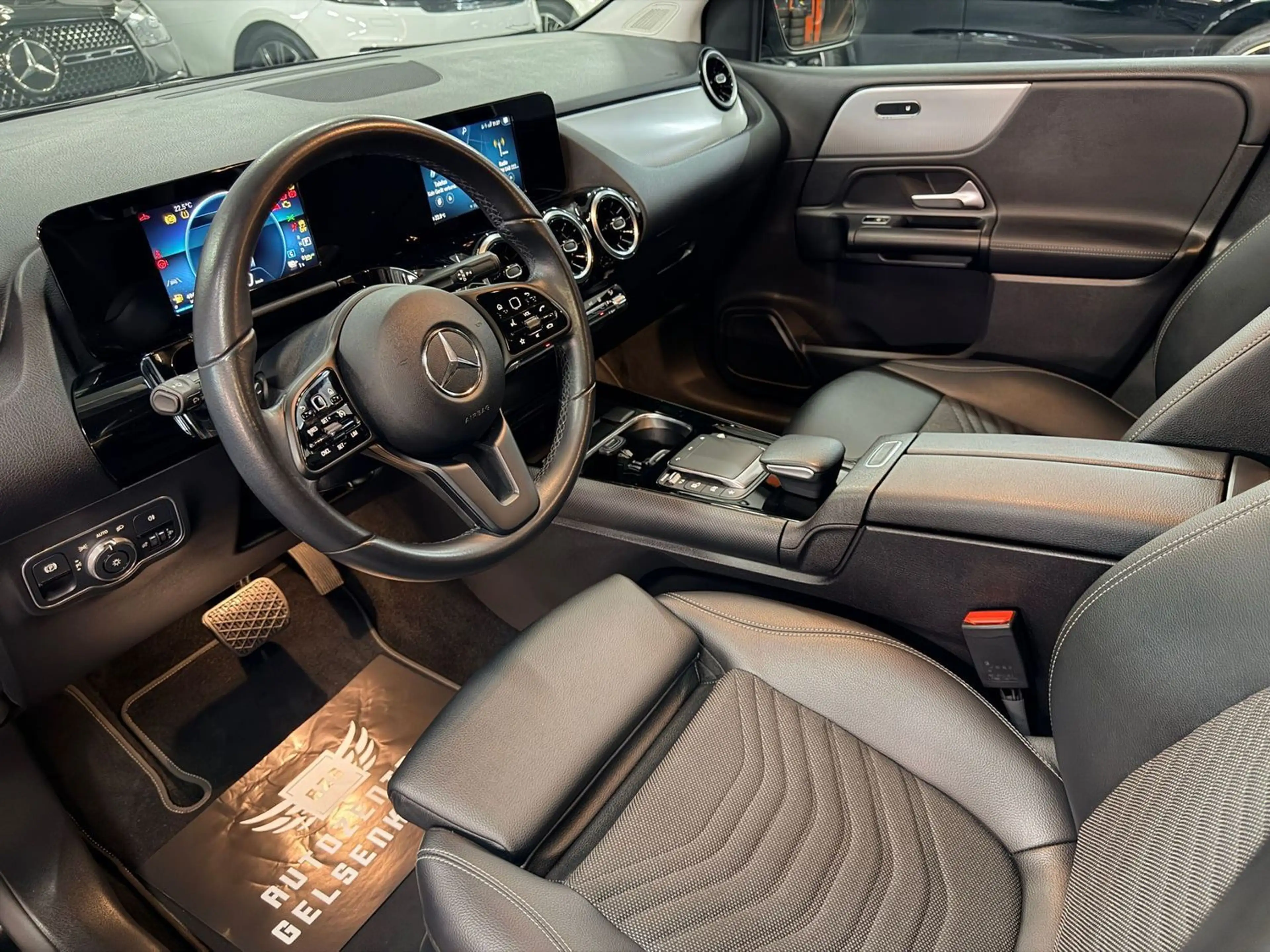 Mercedes-Benz B 250 e Style MBUX/NAVI/PARK-ASSIST/EASY-PACK — photo 14