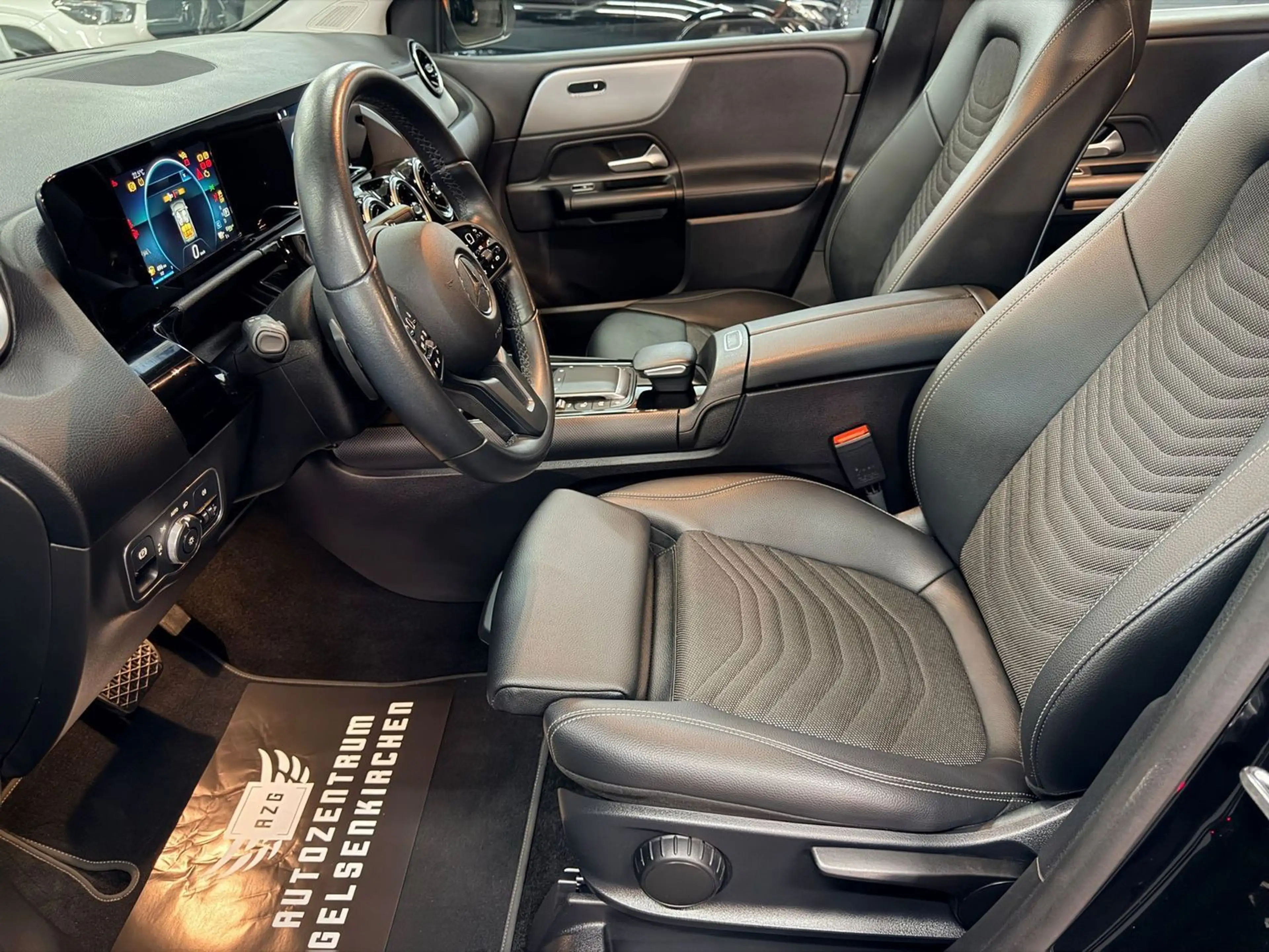 Mercedes-Benz B 250 e Style MBUX/NAVI/PARK-ASSIST/EASY-PACK — photo 13