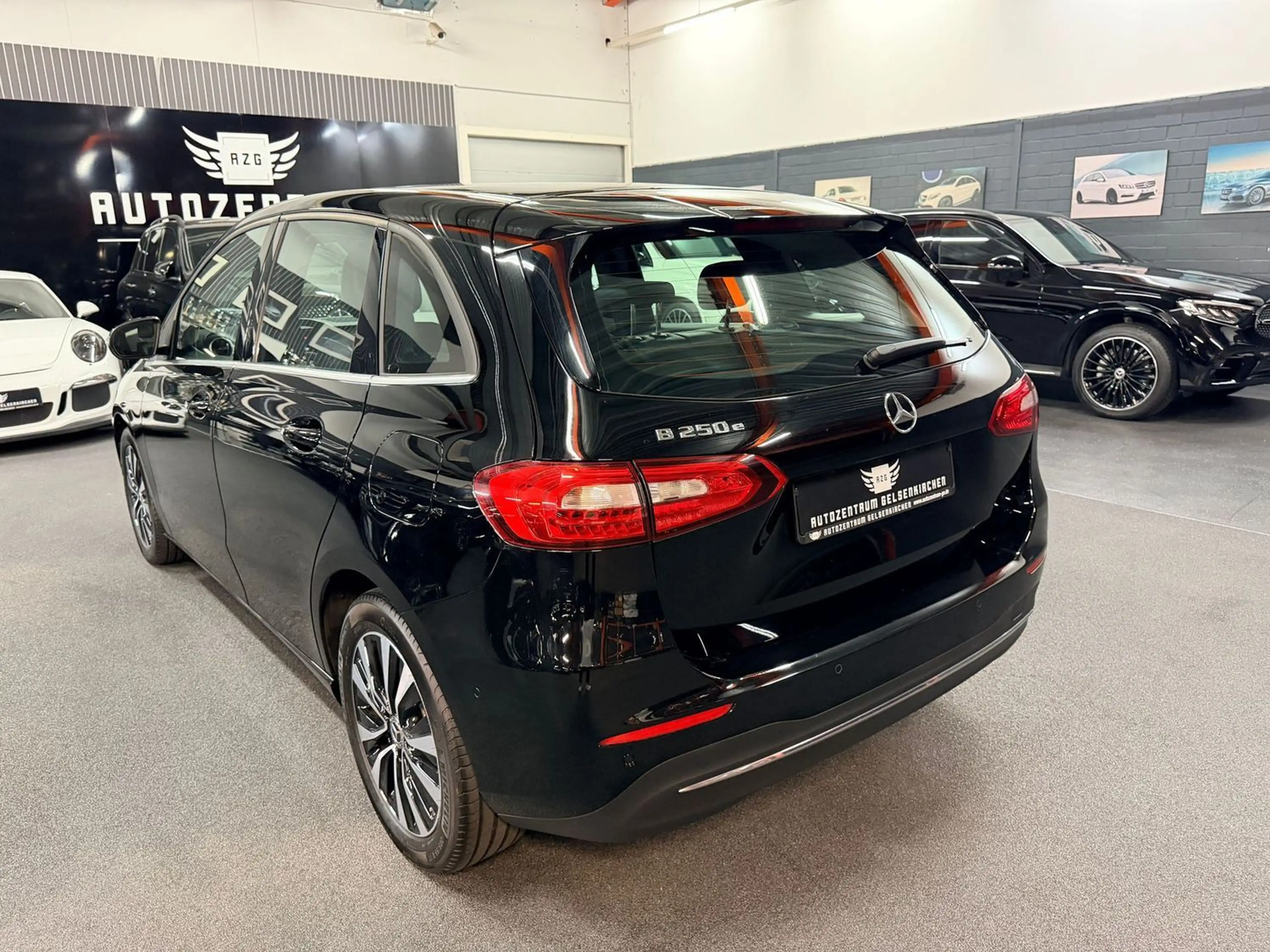 Mercedes-Benz B 250 e Style MBUX/NAVI/PARK-ASSIST/EASY-PACK — photo 9