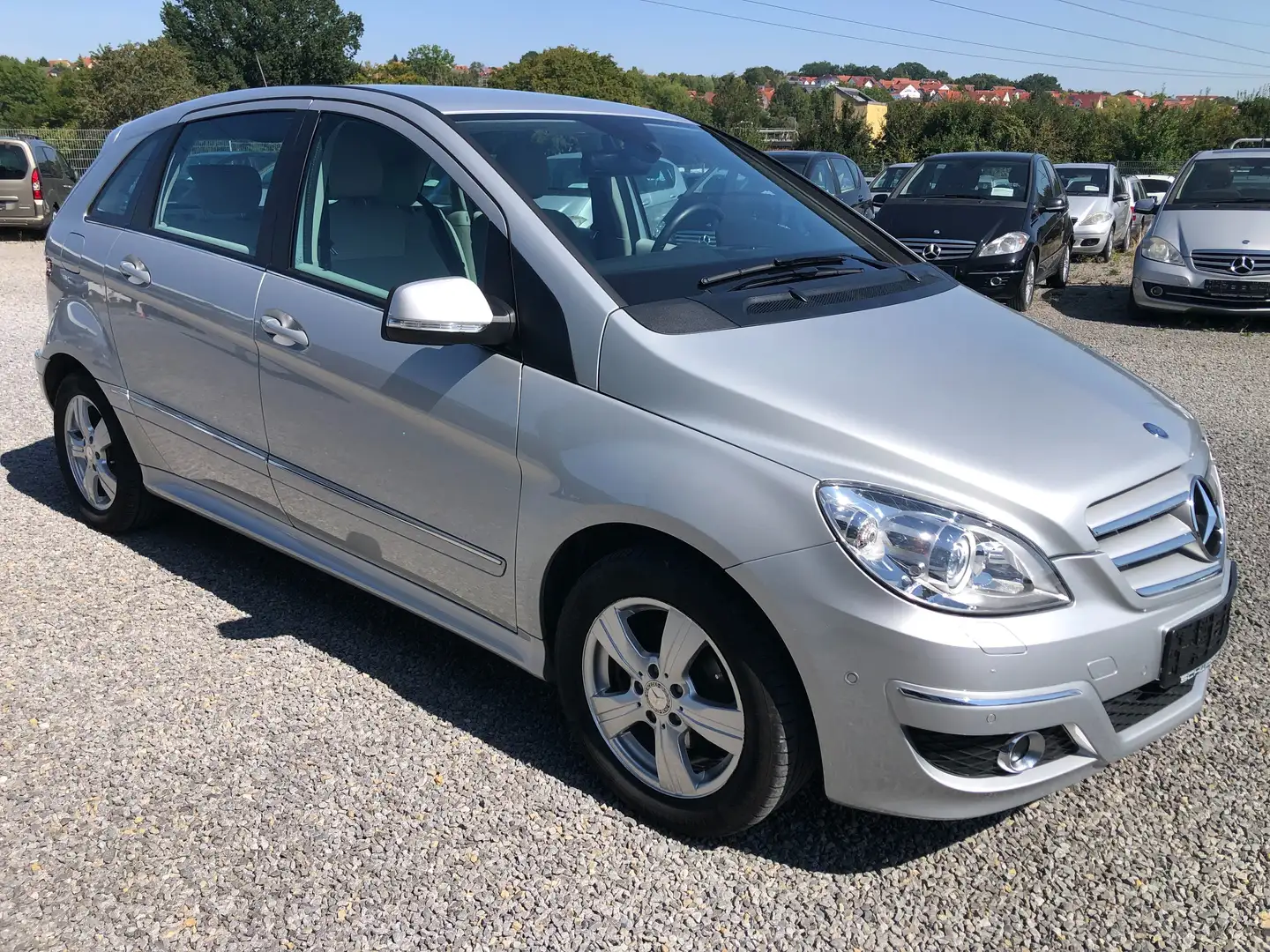 Mercedes-Benz B 180 Autotronic*Bi-Xenon*COMAND*Park-Assistent*1.Hand* Silber - 2