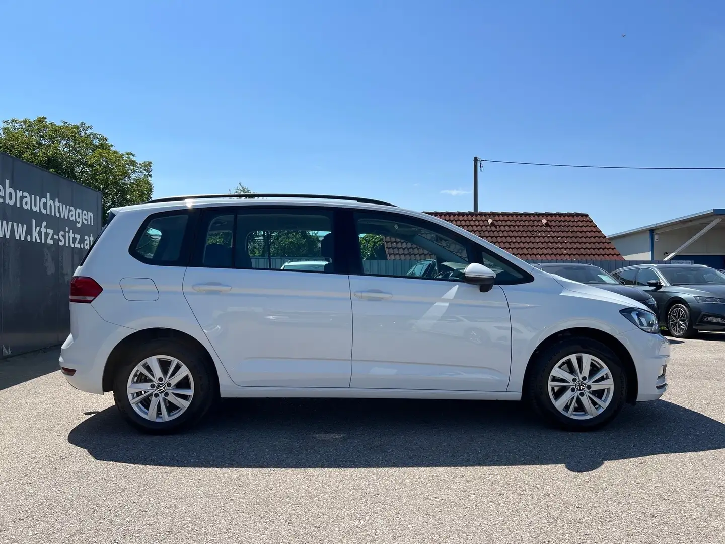 Volkswagen Touran Comfortline 2,0 TDI DSG | AHK Schwarz - 2