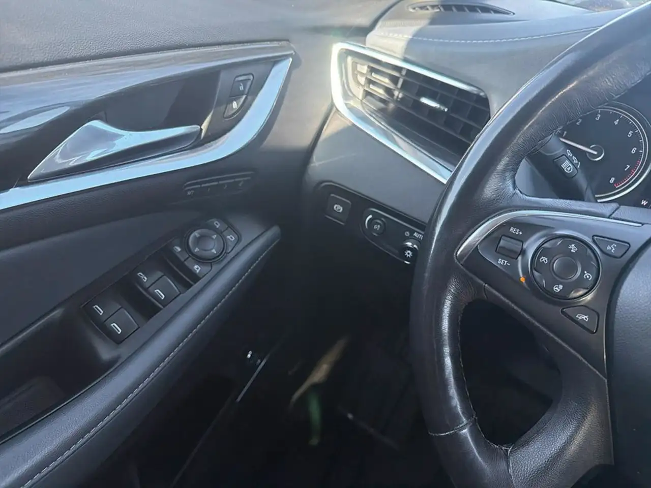 Buick Enclave снимка Buick Enclave