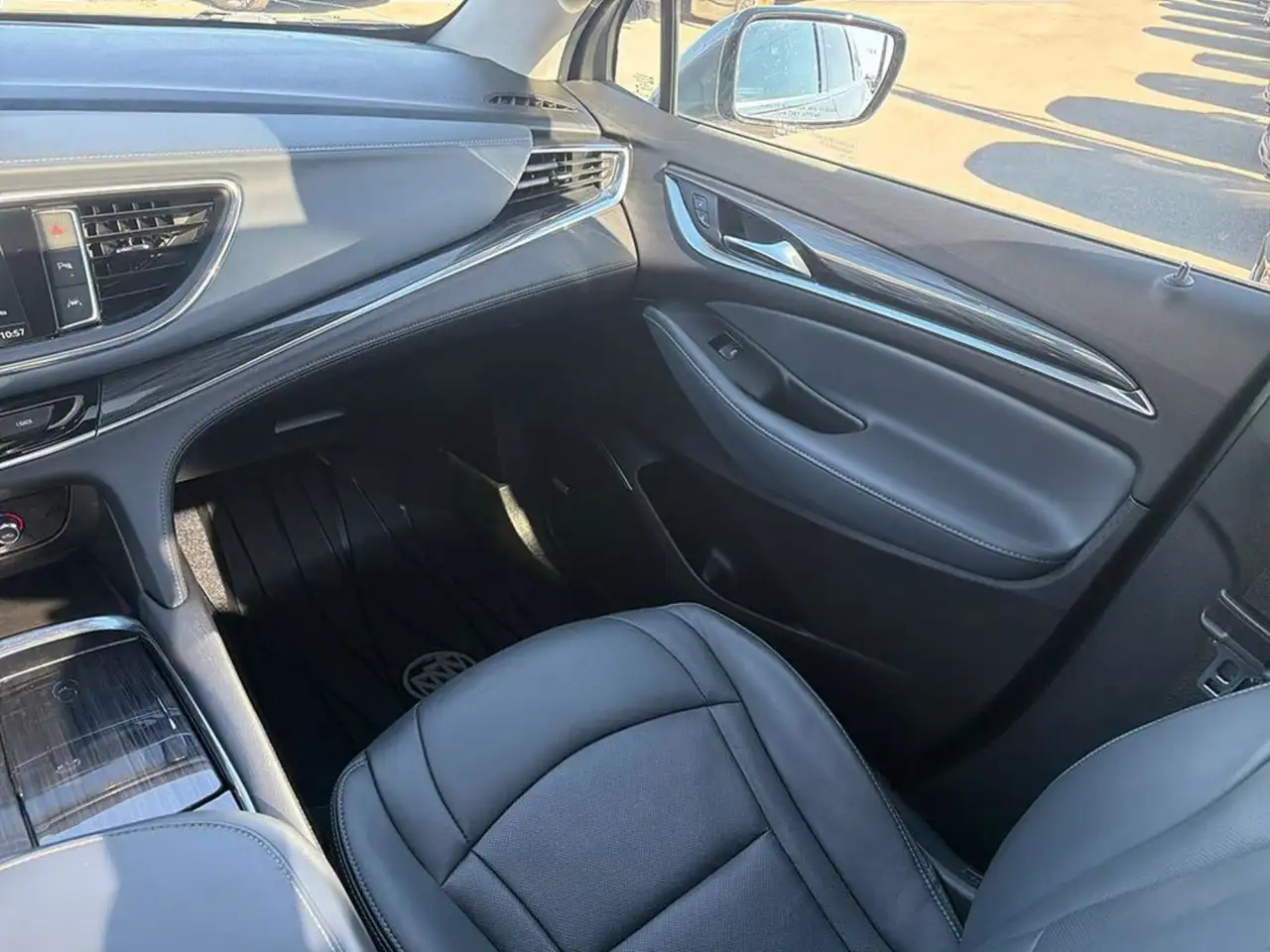 Buick Enclave снимка Buick Enclave