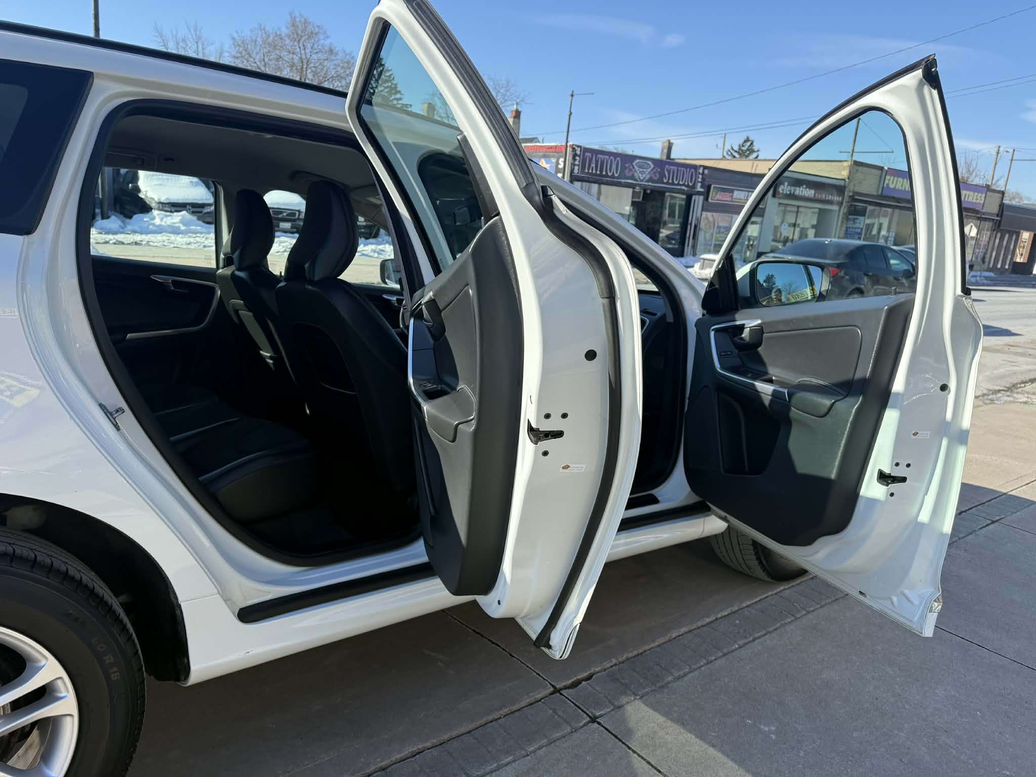 2015 Volvo XC60 T5 thumb 9