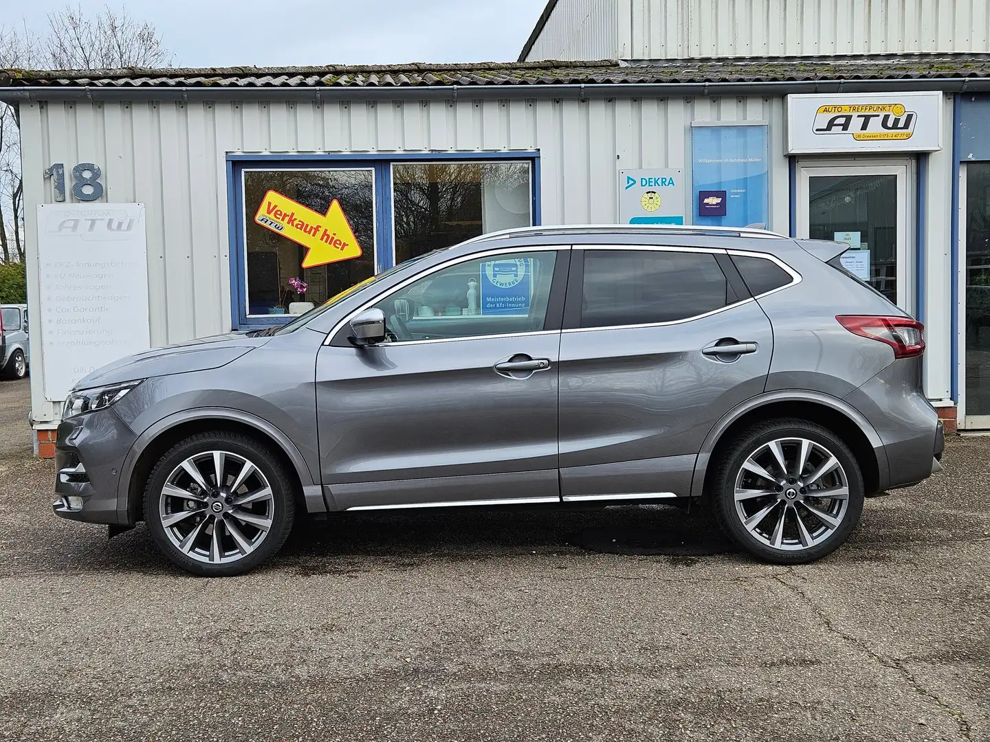 Nissan Qashqai 1.3 Automatik Tekna+ Navi, Kamera, Panorama, AHK Grau - 2