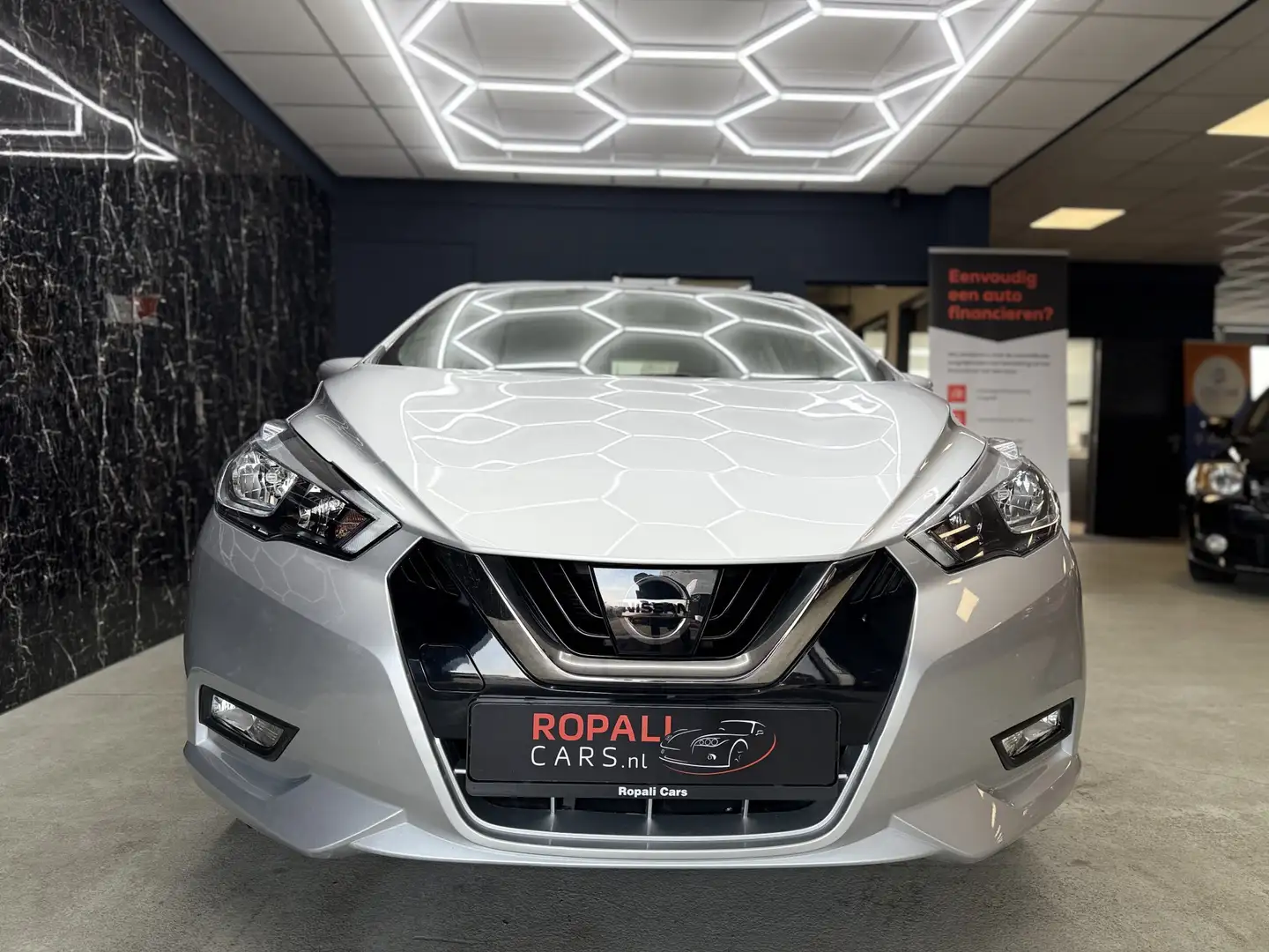 Nissan Micra 0.9 IG-T N-Connecta-Airco-Cruise-Camera Grijs - 2