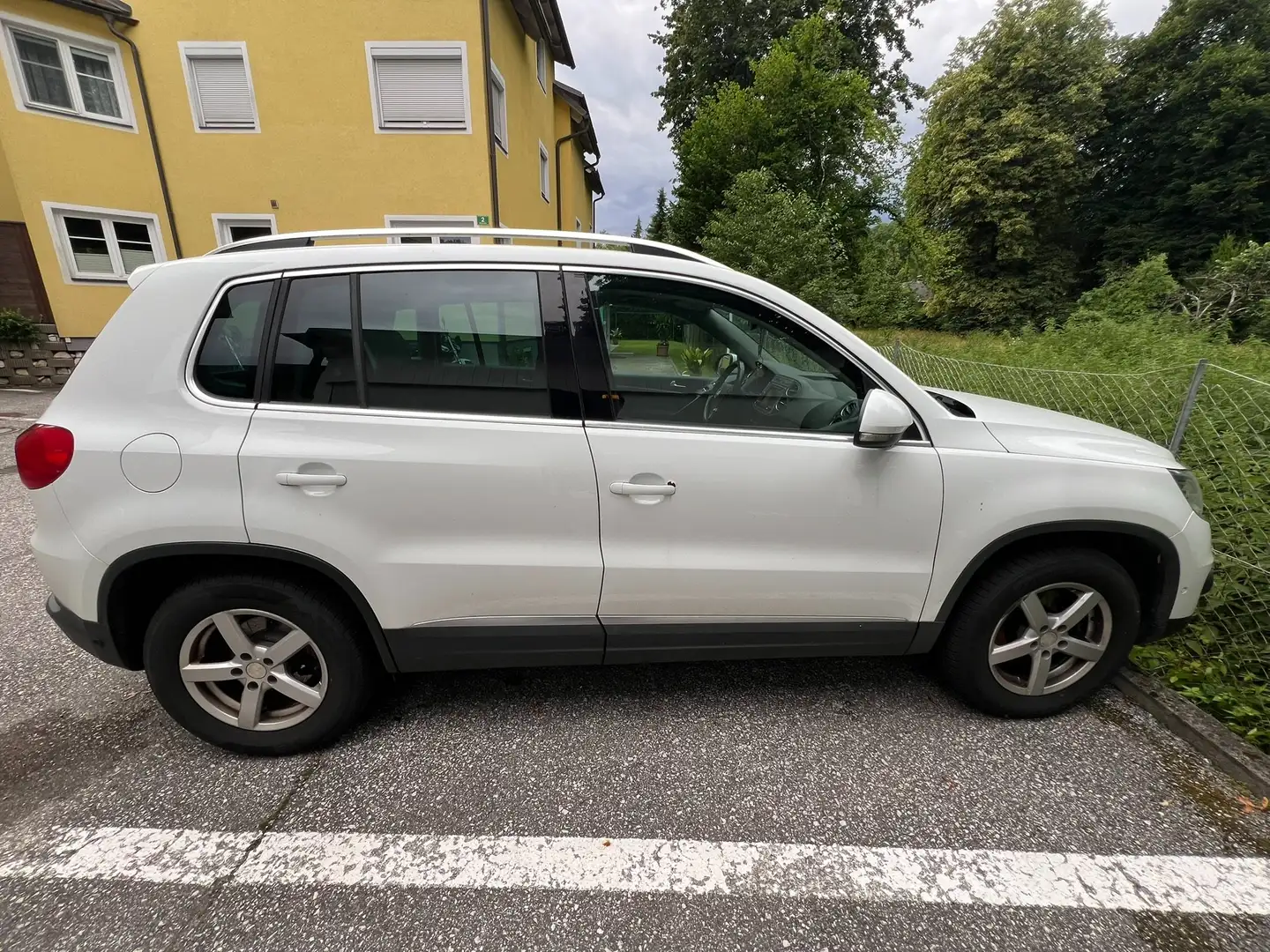 Volkswagen Tiguan Tiguan 1,4 TSI SkySky Weiß - 1