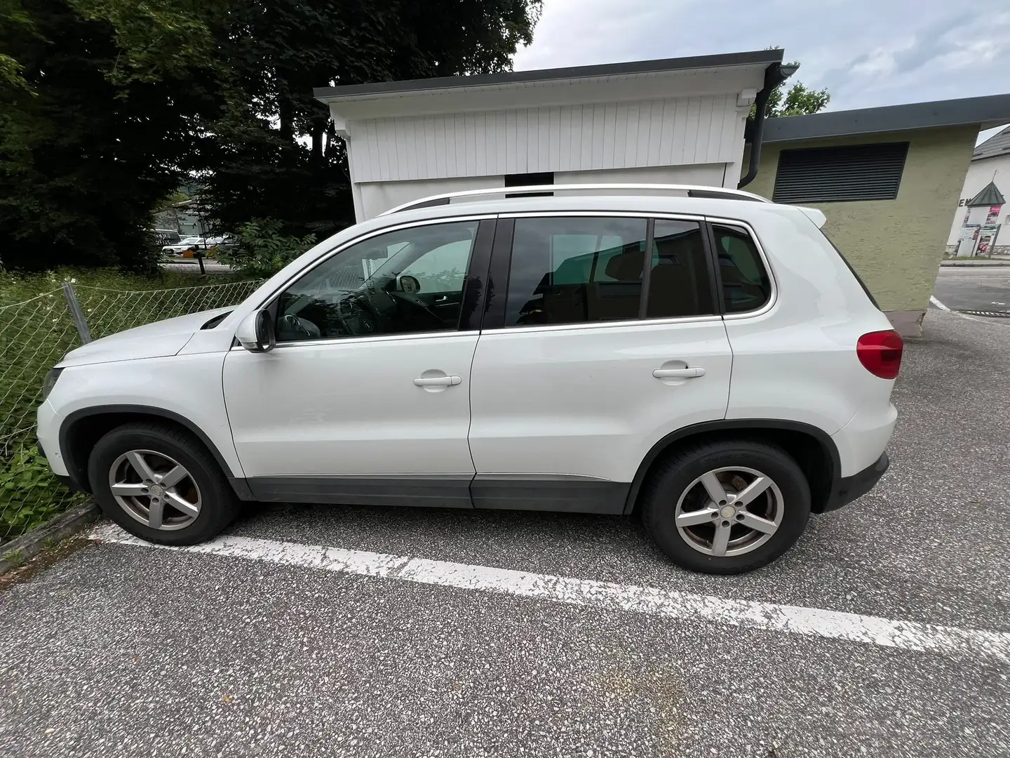 Volkswagen Tiguan Tiguan 1,4 TSI SkySky Weiß - 2