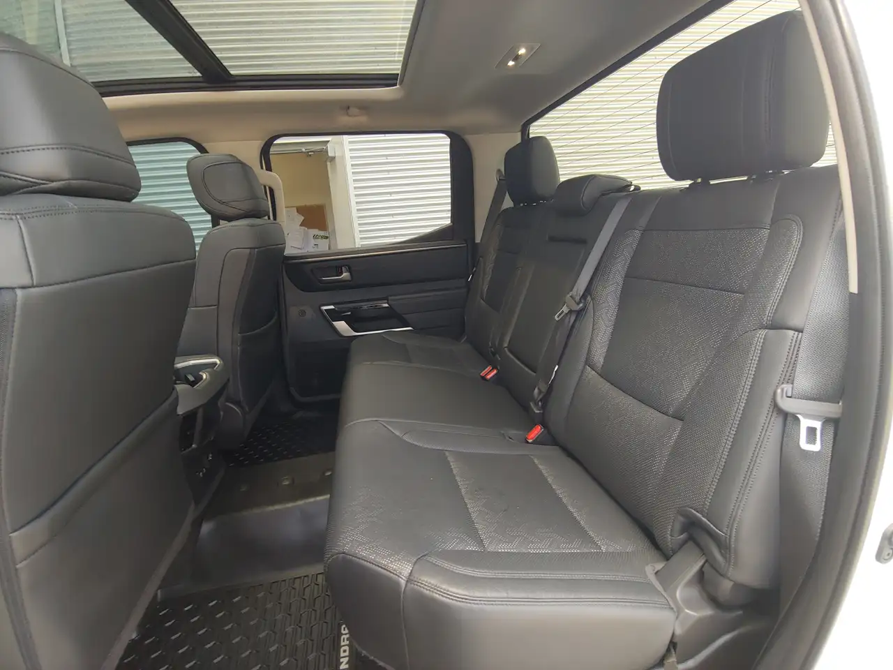 Toyota Tundra снимка Toyota Tundra