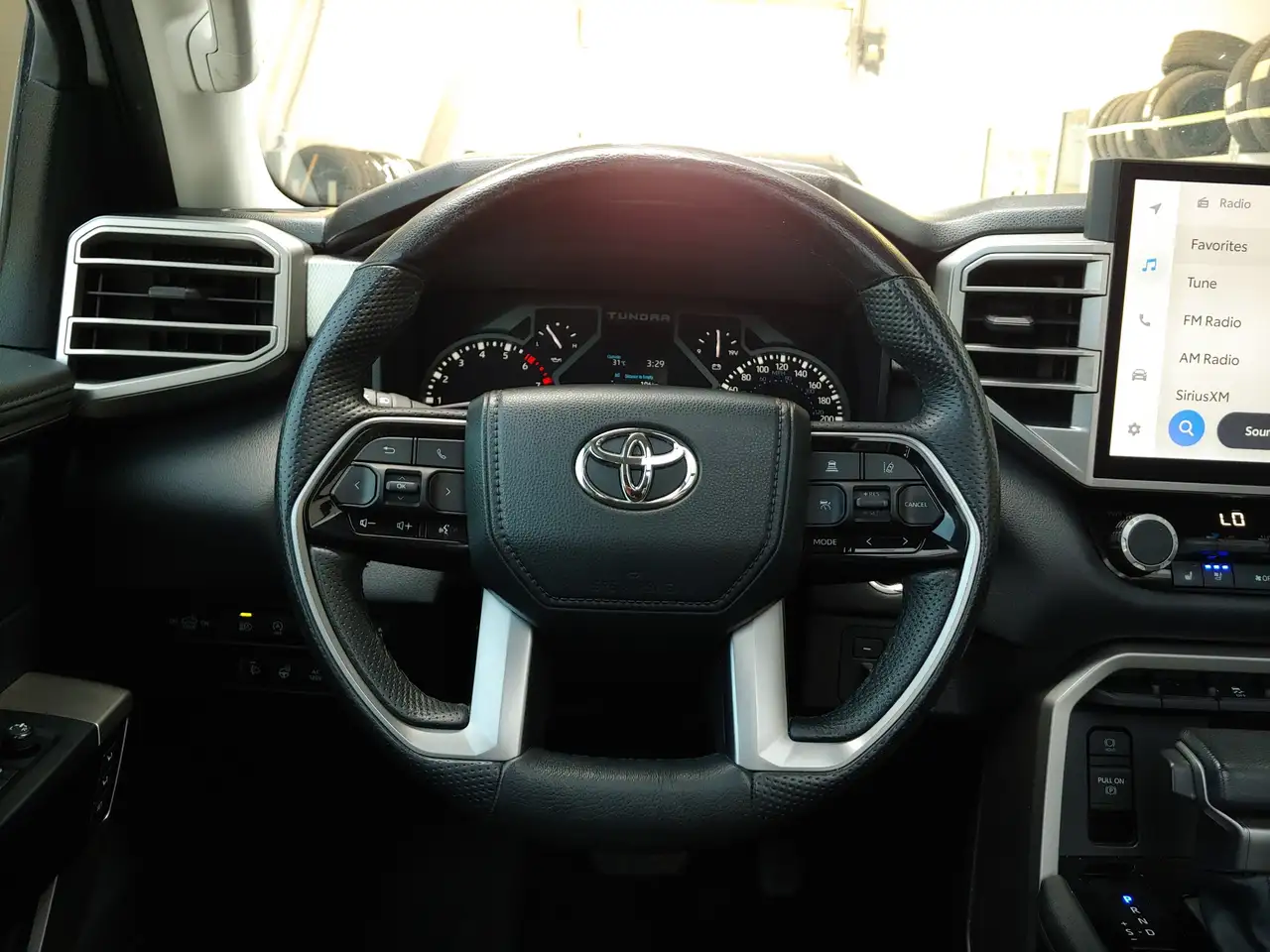 Toyota Tundra снимка Toyota Tundra