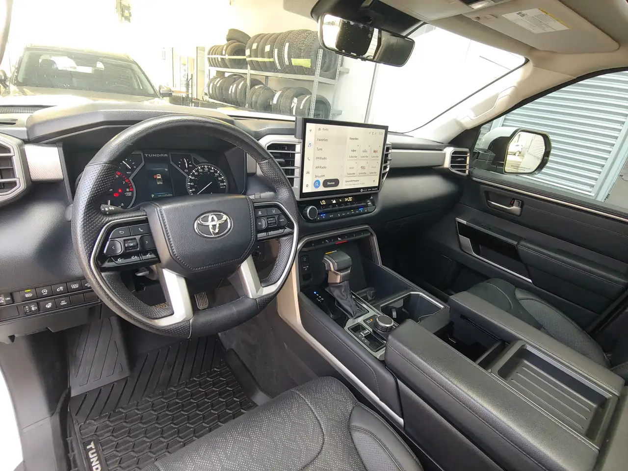 Toyota Tundra снимка Toyota Tundra