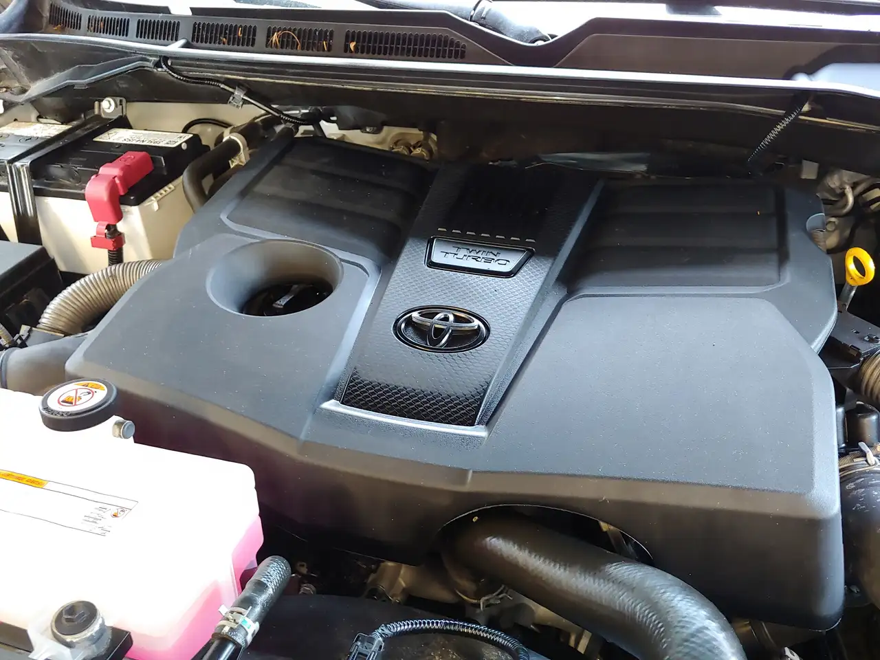 Toyota Tundra снимка Toyota Tundra