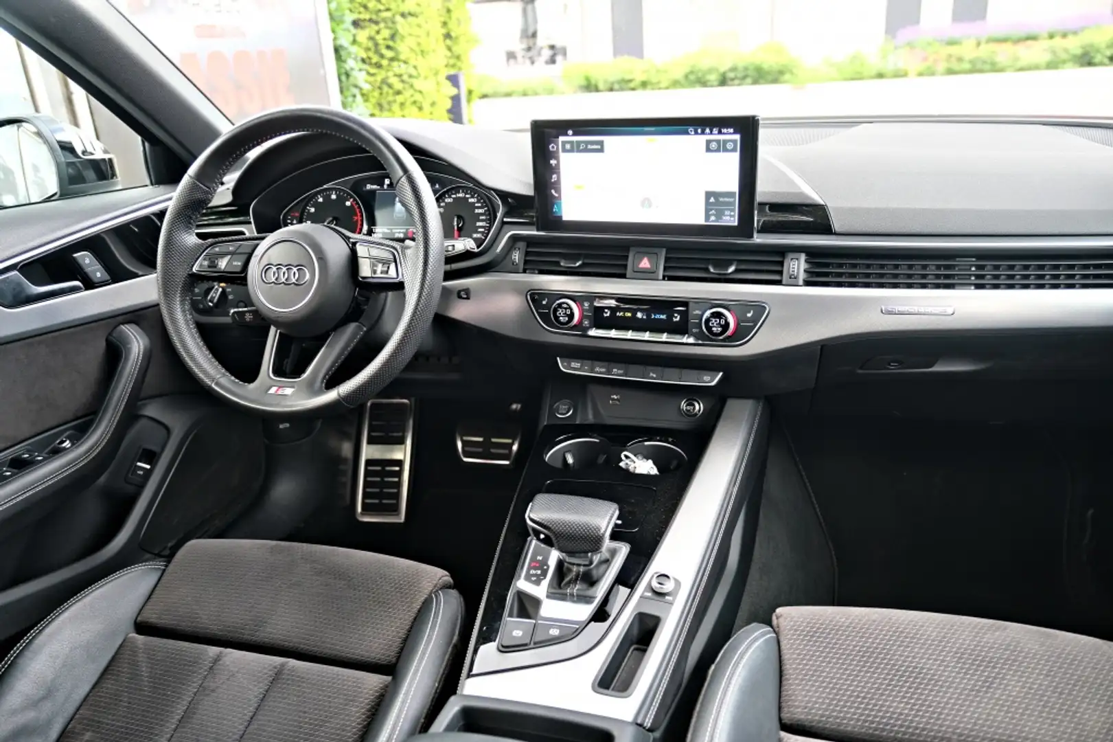 Audi A4 Avant 45 TFSI S Line, Quattro Edition one! Šedá - 2