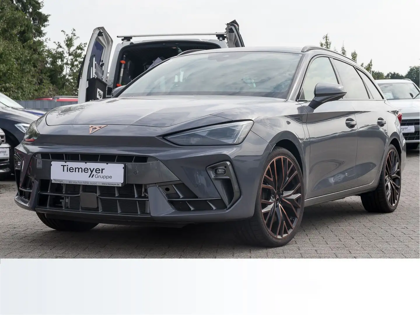 CUPRA Leon Sportstourer 1.5 e-HYBRID DSG VZ SENNHEISER Grau - 2
