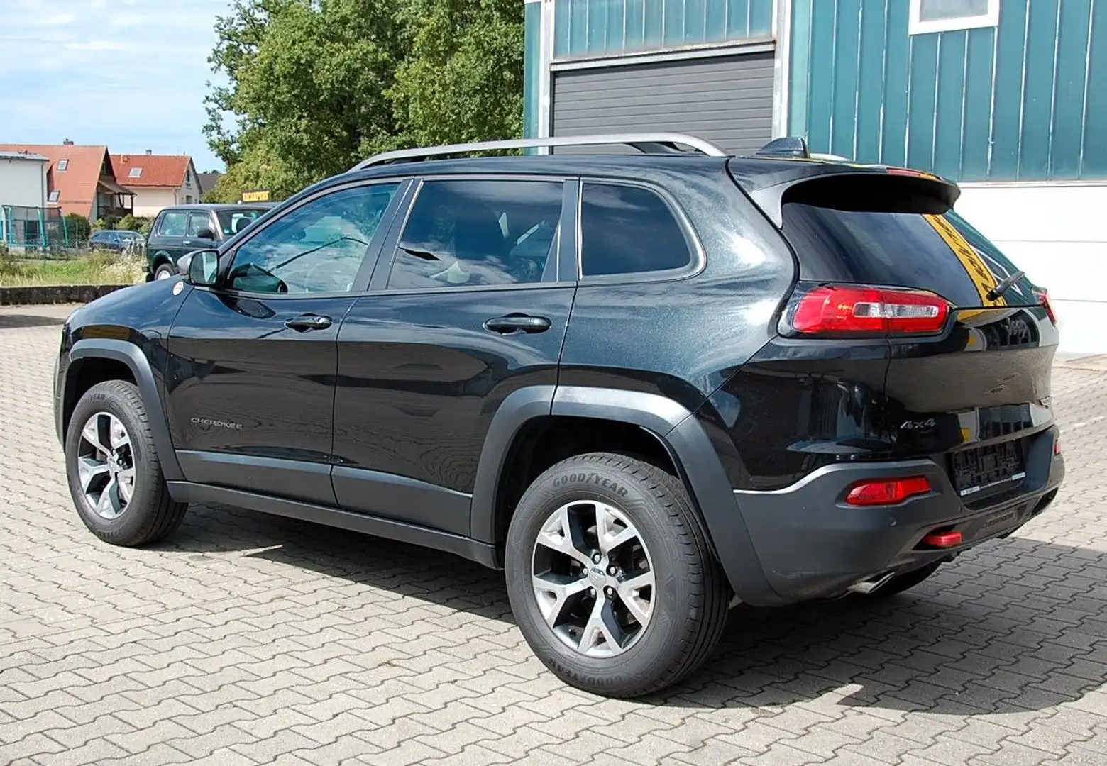 Jeep Cherokee 3.2 V6 200kW 4x4 Trailhawk Autom. Schwarz - 2