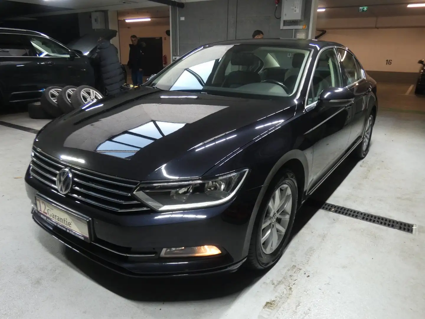 Volkswagen Passat Lim. Comfortline BMT*Euro 6*1.Hand*Leder* Schwarz - 1