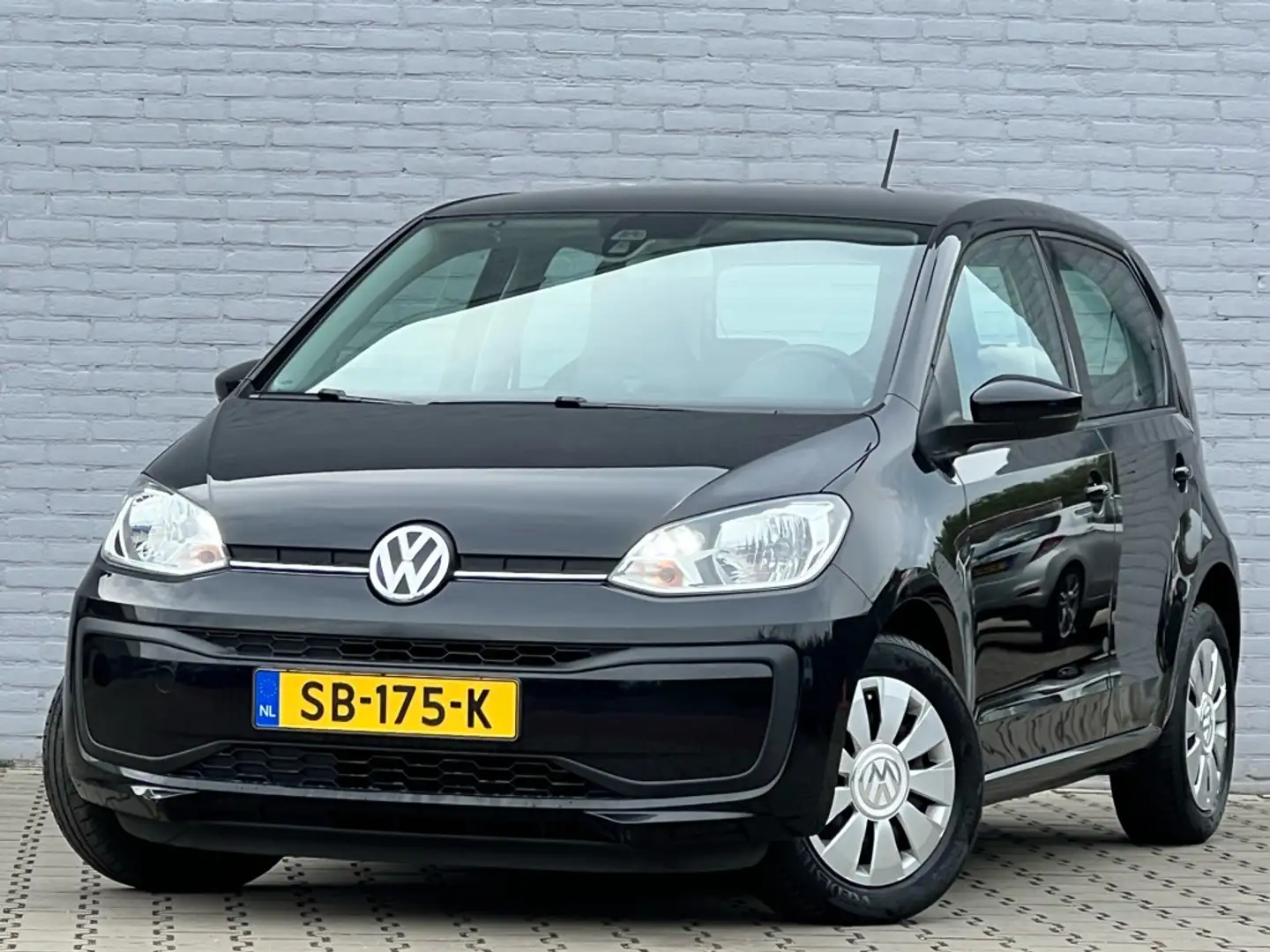 Volkswagen up! 1.0 BMT move up! 5-deurs | Airco | NL auto | Eerst Noir - 2