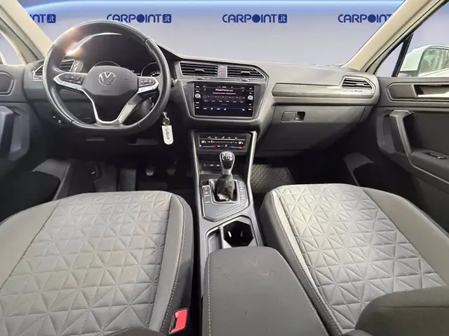 Volkswagen Tiguan view 12