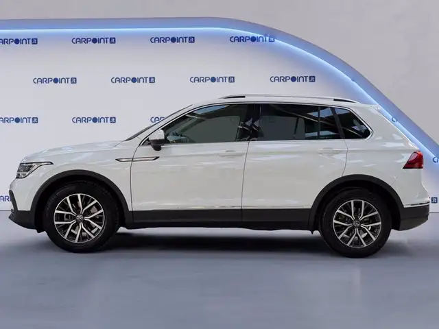 Volkswagen Tiguan view 4