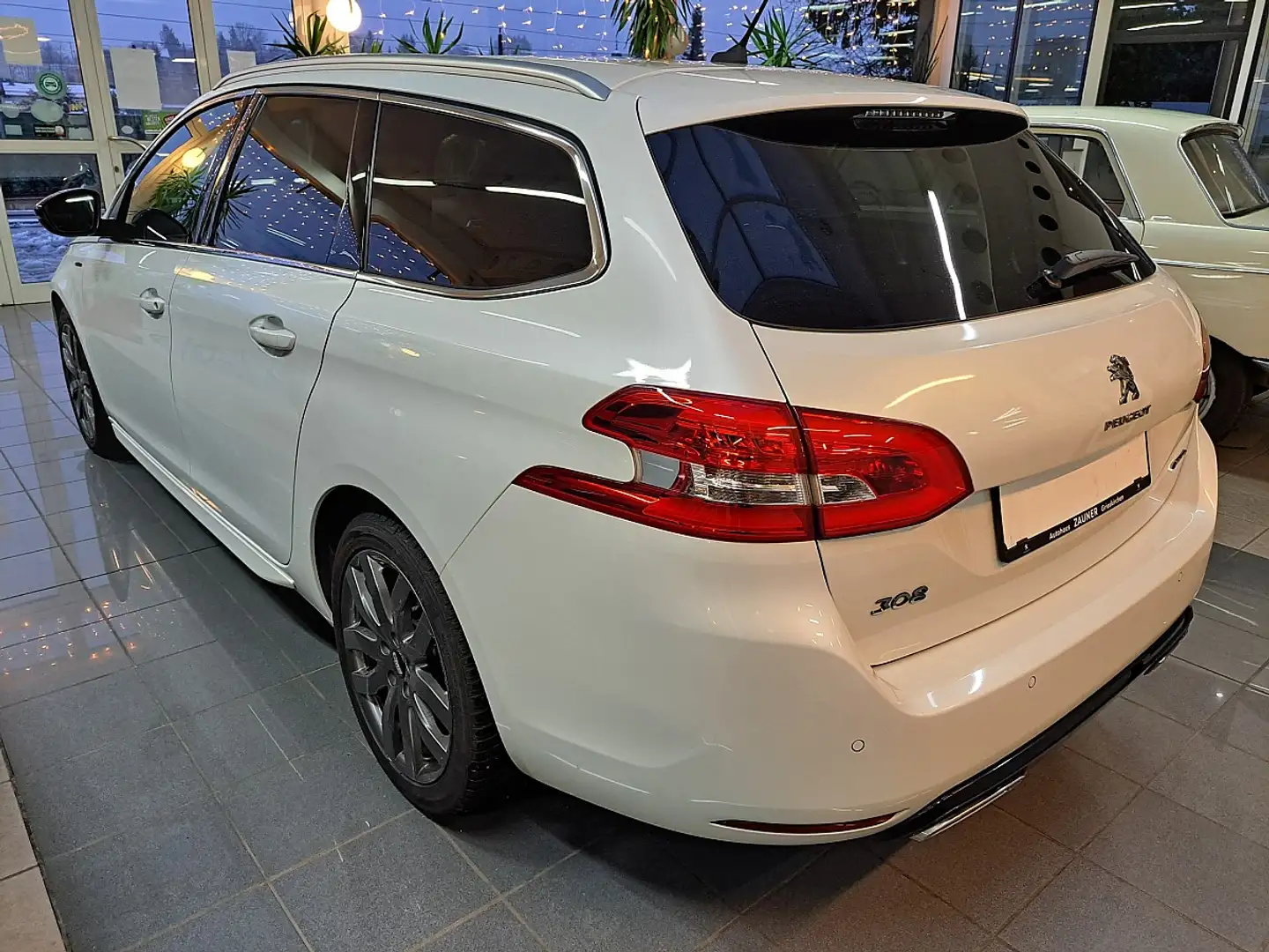 Peugeot 308 SW 1,5 BlueHDI 130 GT Line S&S EAT8 Aut. Weiß - 2