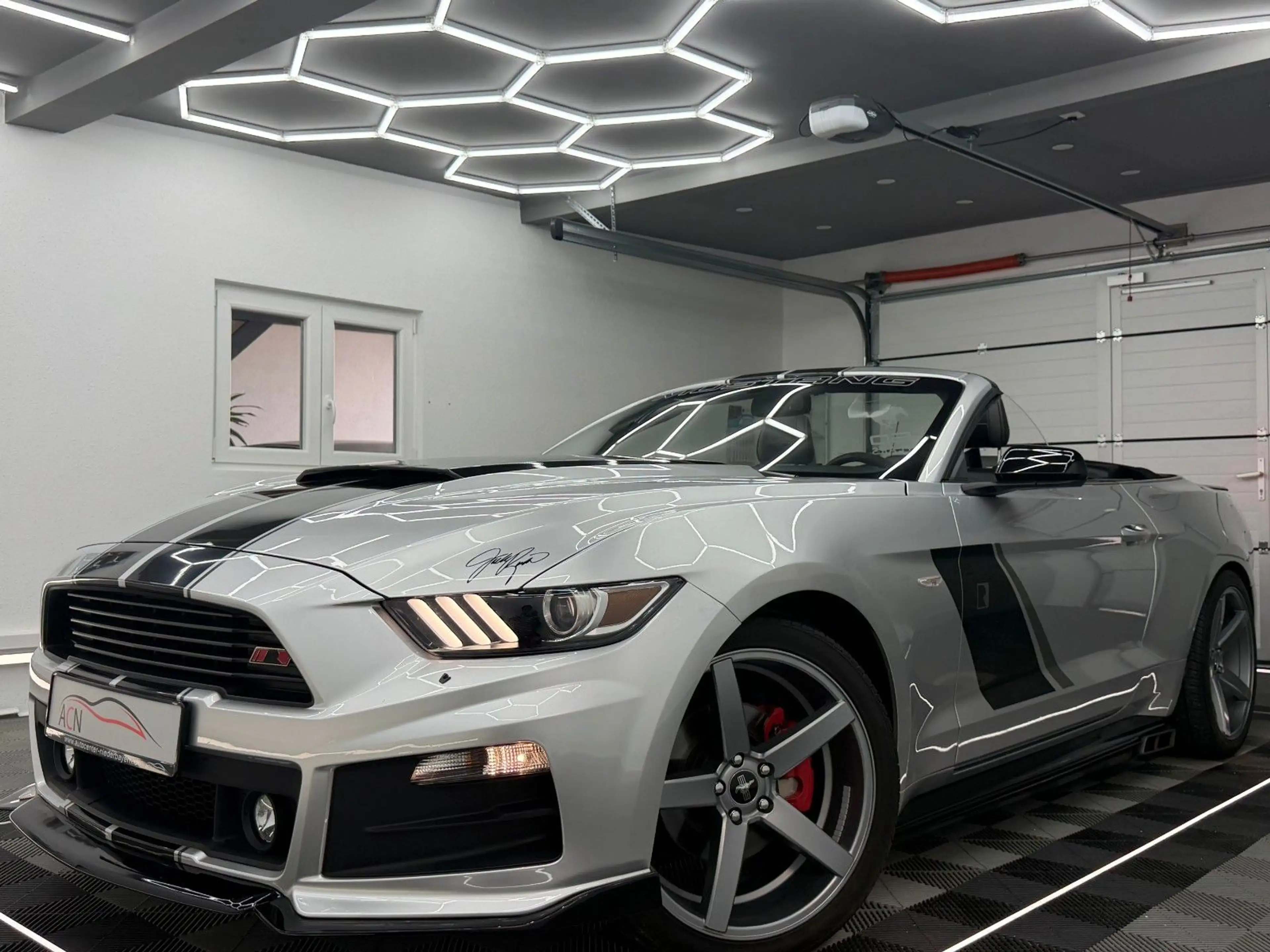 Ford Mustang Cabrio 3.7 V6 Aut/SIDEPIPE/IDIVIDUAL/20*