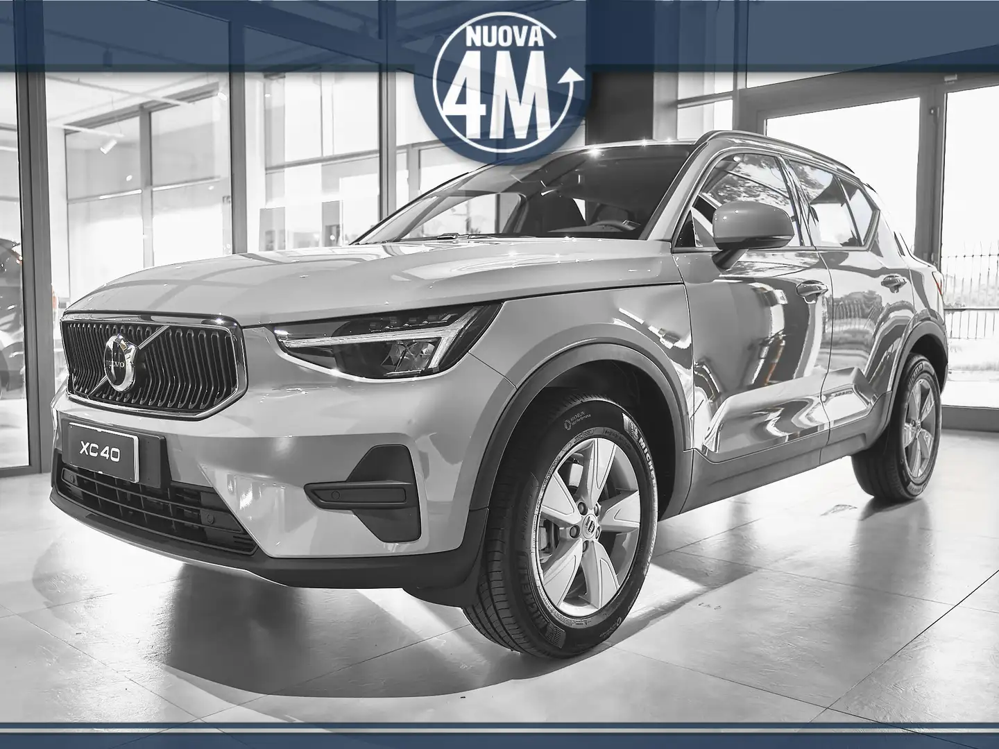 Volvo XC40 XC40 2.0 b3 Essential auto Blau - 1