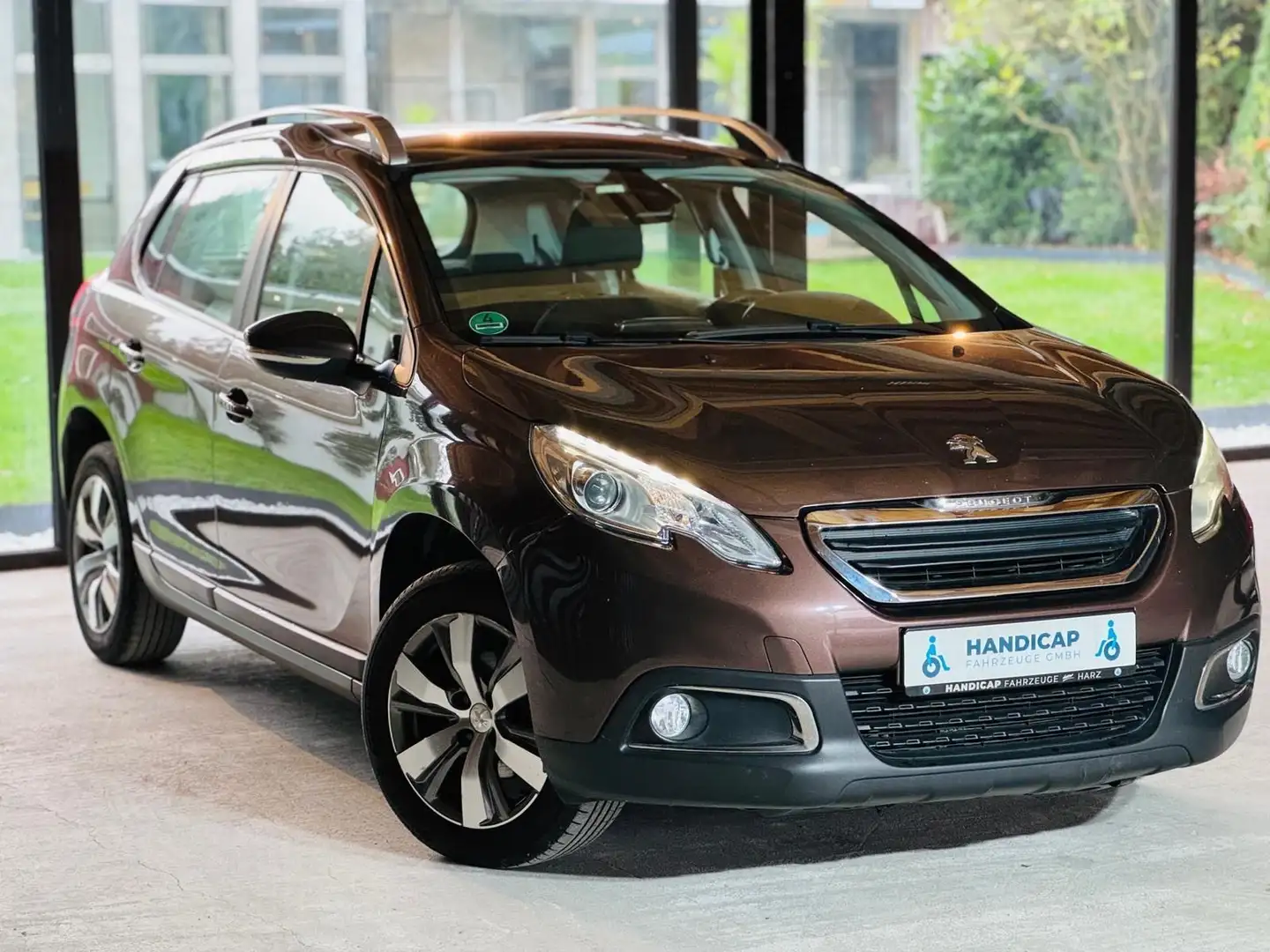 Peugeot 2008 Active Braun - 1
