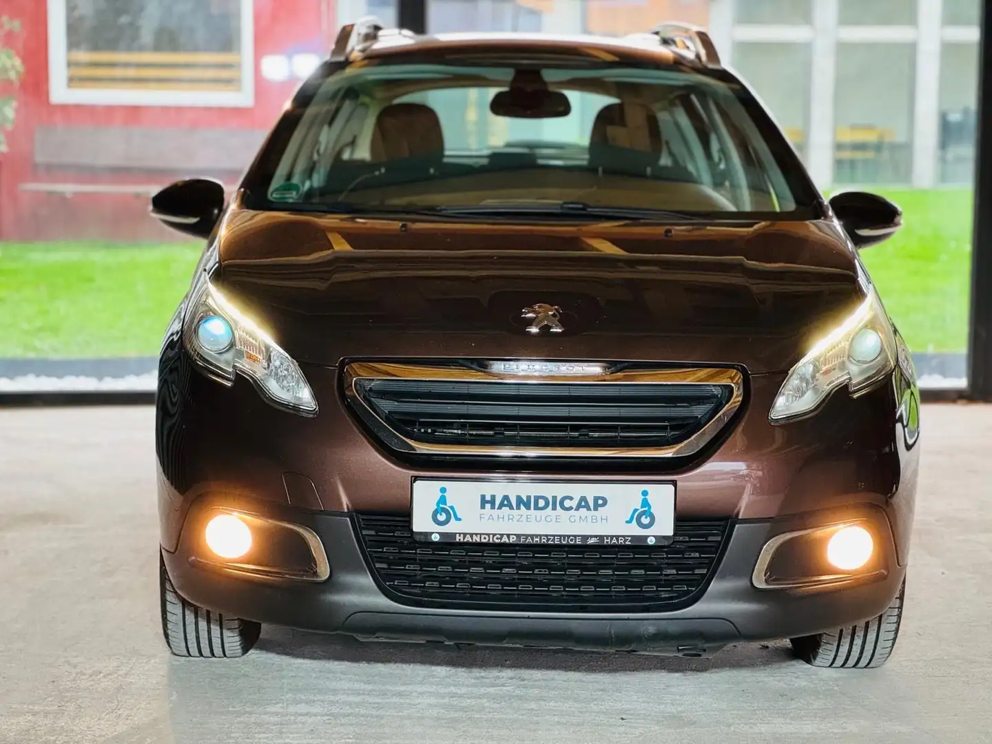 Peugeot 2008 Active Braun - 2