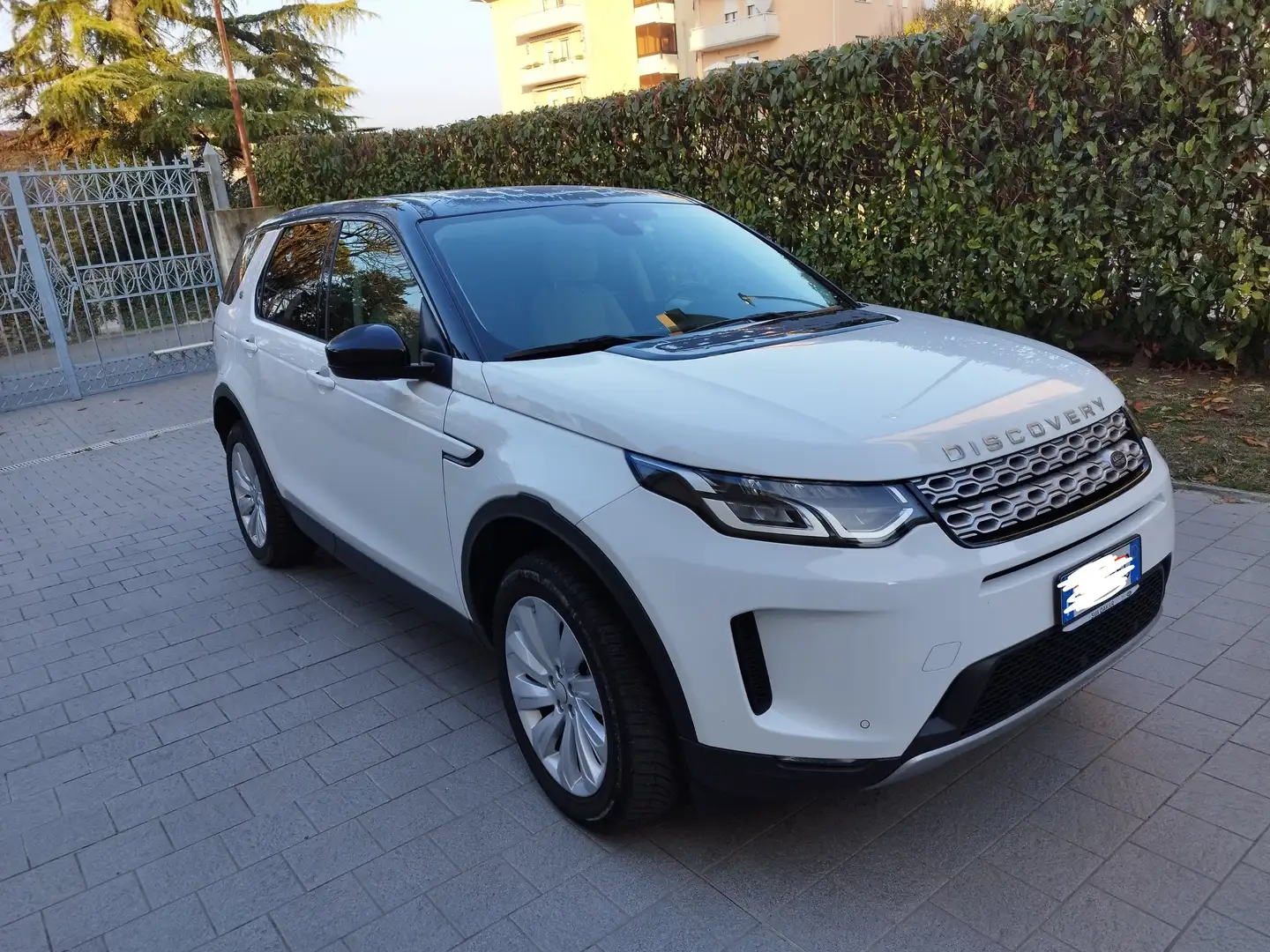 Land Rover Discovery Sport Discovery Sport I 2.0 si4 mhev Dynamic awd 200cv Bianco - 2