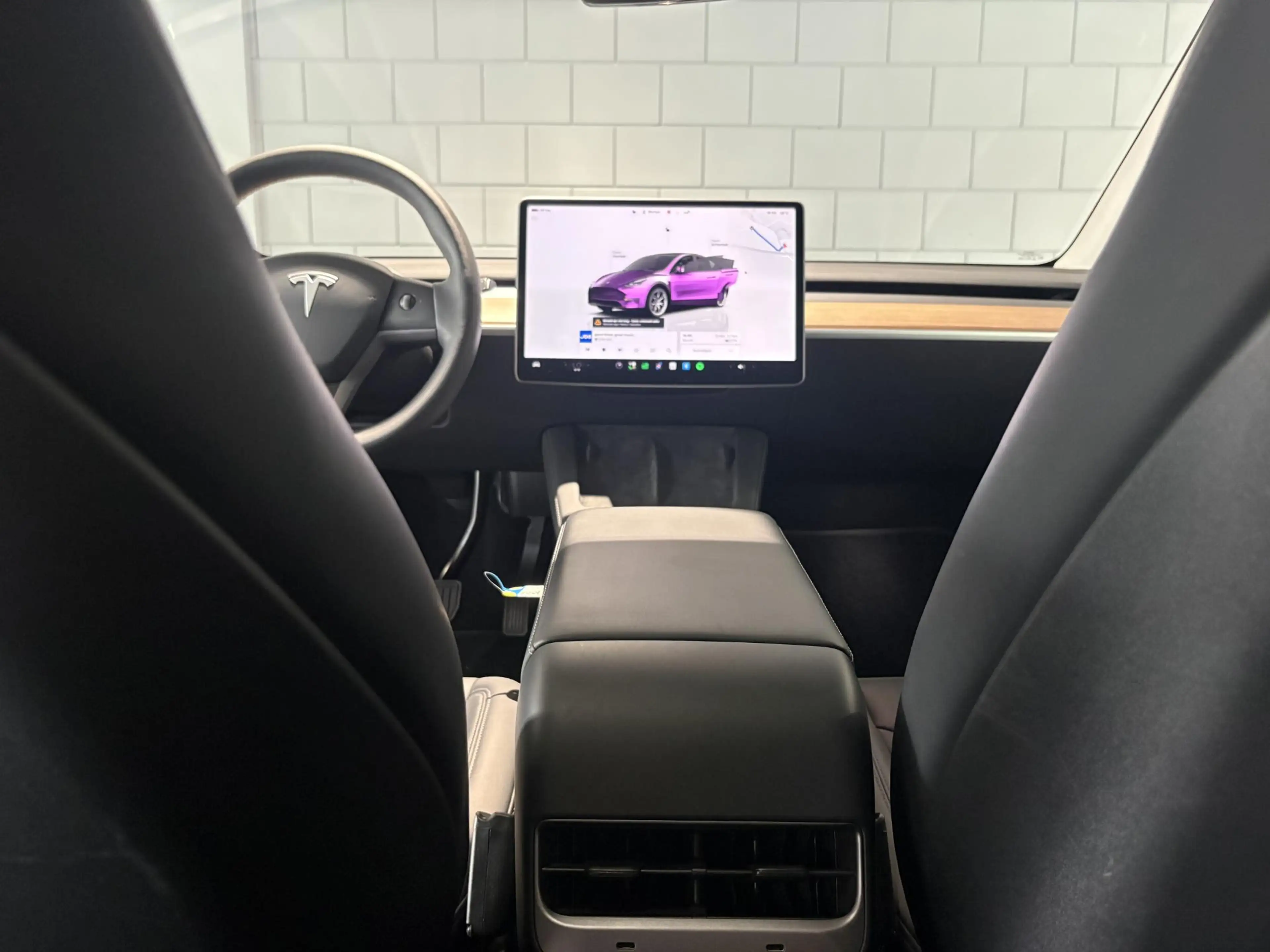 Tesla Model Y Long Range AWD 75 kWh — photo 11