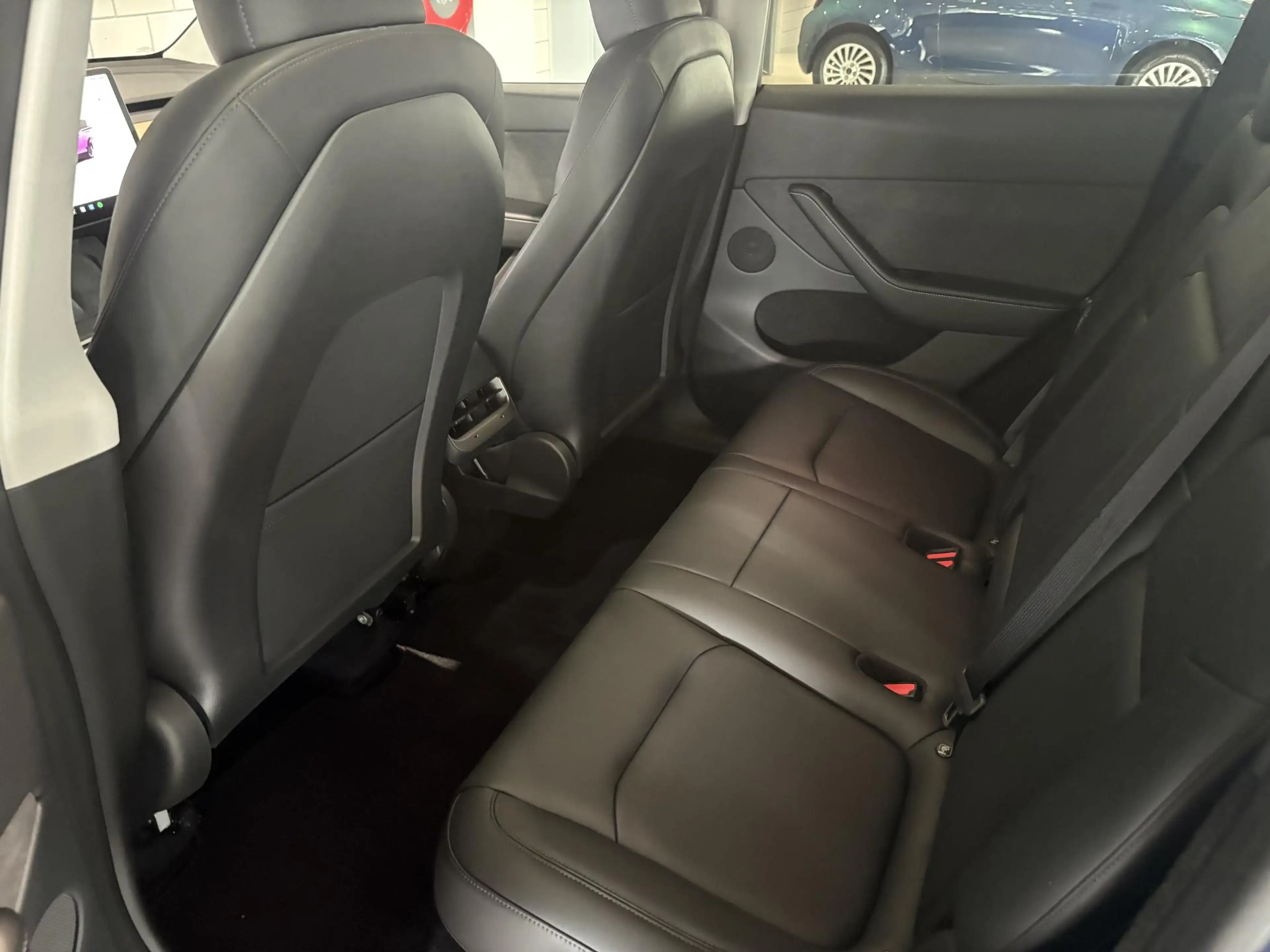 Tesla Model Y Long Range AWD 75 kWh — photo 13