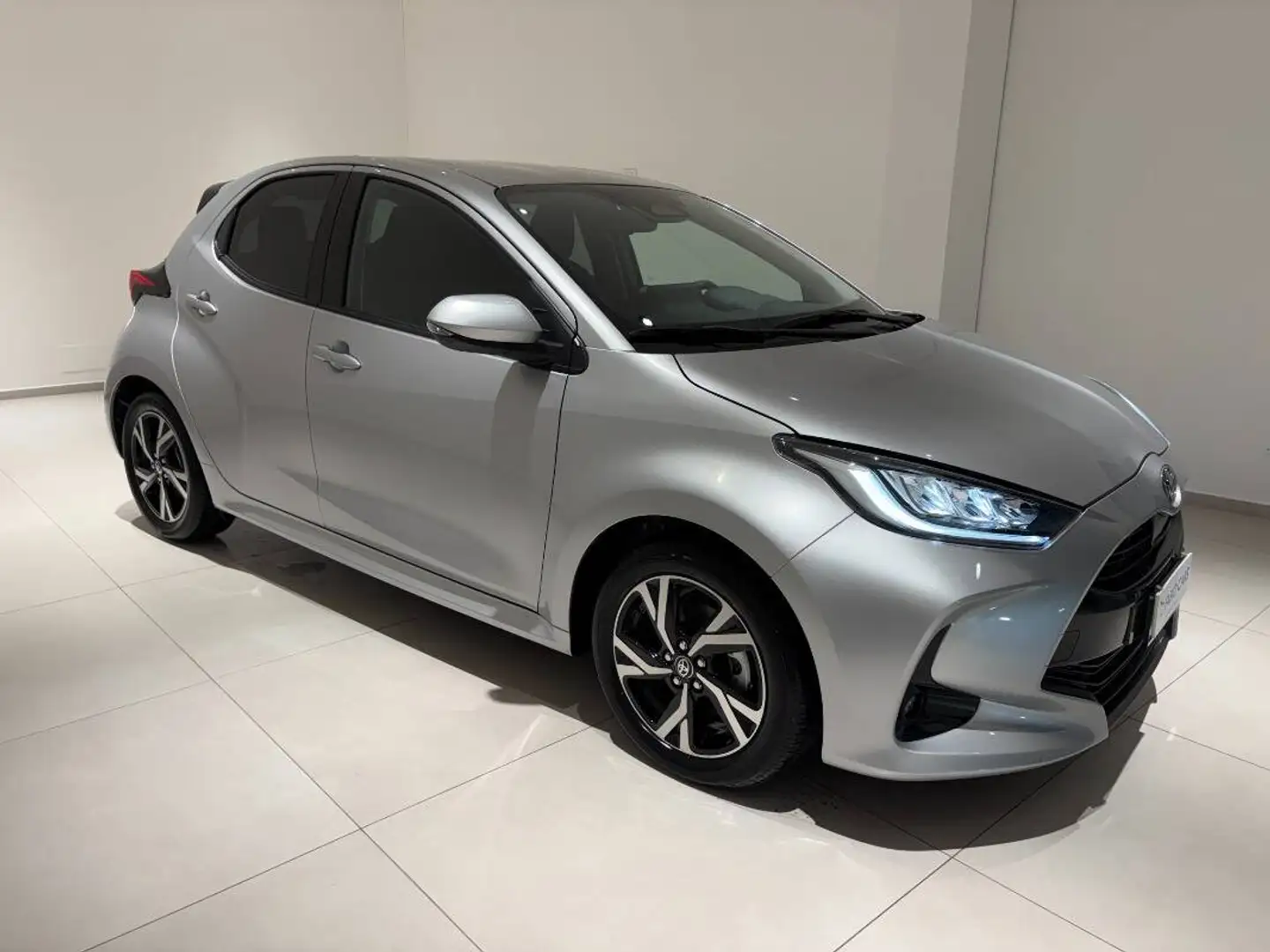 Toyota Yaris 1.5h Trend - 1