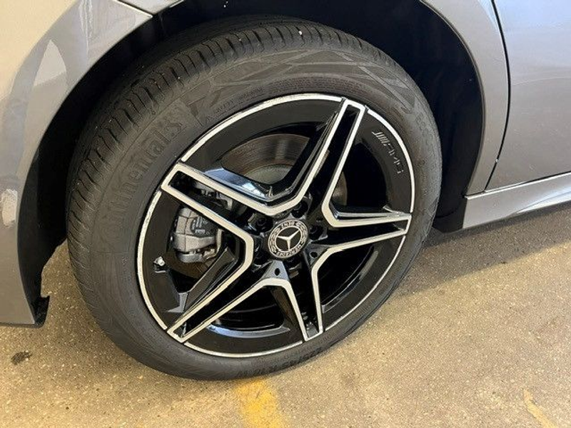 Mercedes-Benz A 250 e AMG-Line Panorama Distronic Keyless Go — photo 14