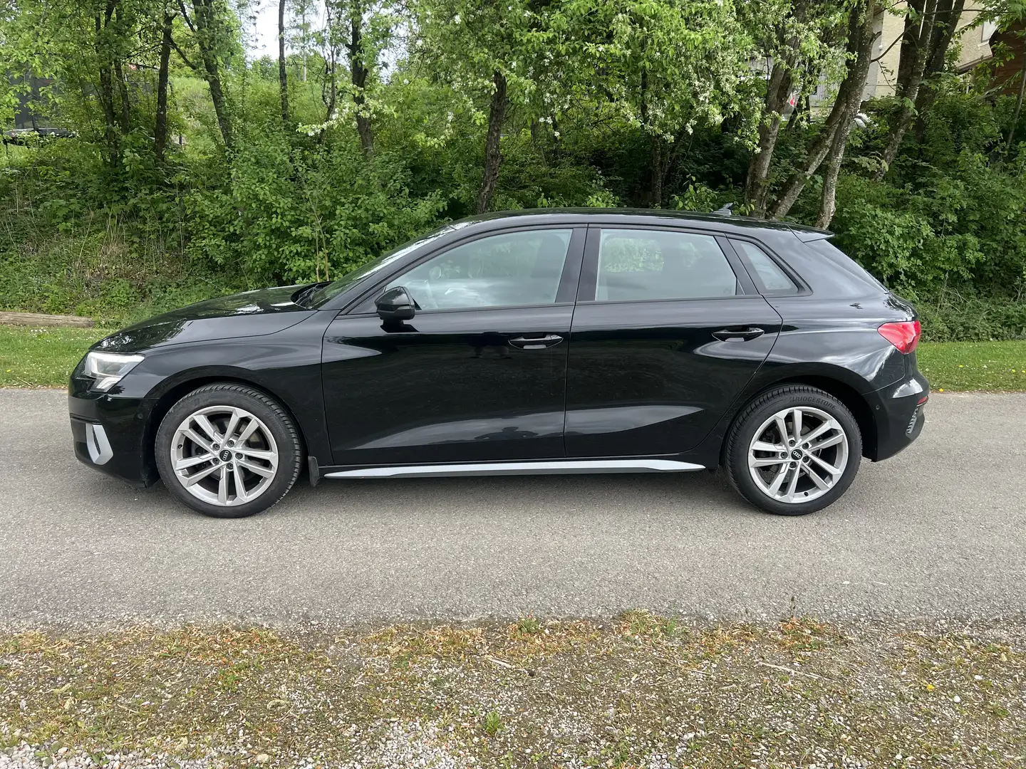 Audi A3 35 TFSI advanced *LED*AHK*R-Kamera* Schwarz - 2