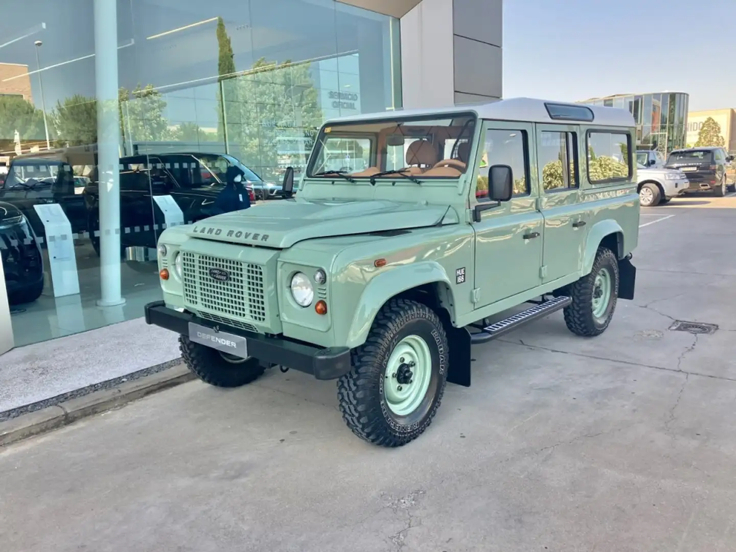 Land Rover Defender 110 SW S Groen - 2