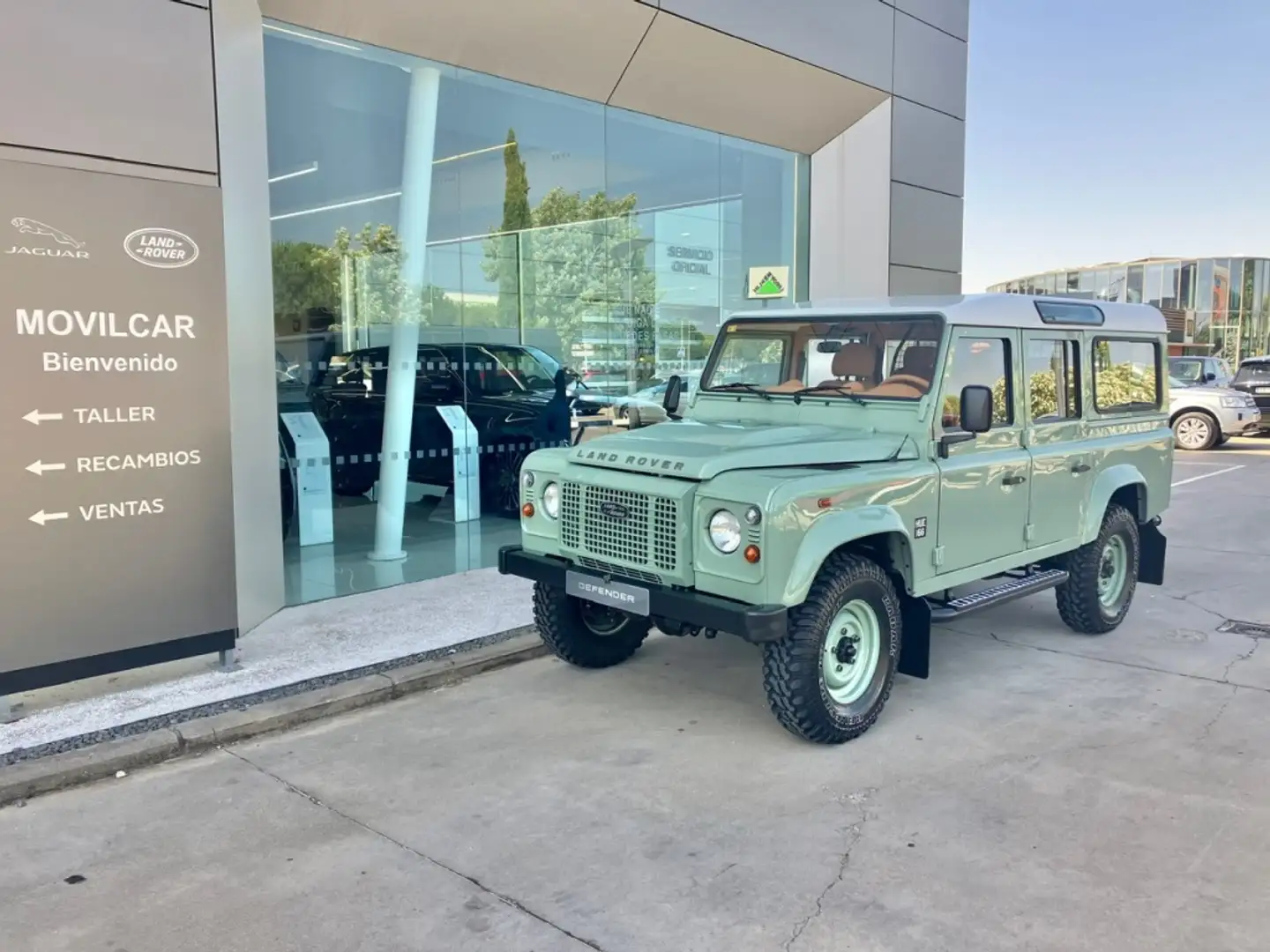 Land Rover Defender 110 SW S Groen - 1
