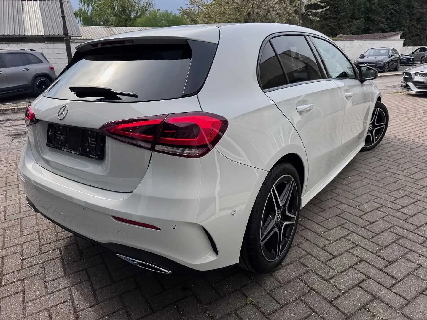 Mercedes-Benz A 180 AMG Line - Pack Night Weiß - 2