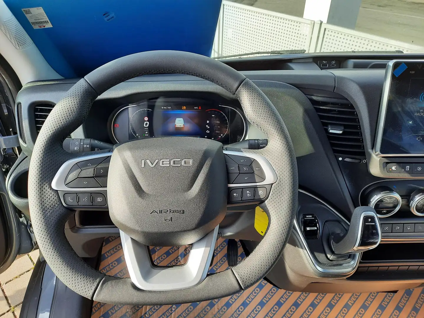 Iveco Daily TOP Ausstattung € 40.500,- NETTO L3H2 12m³ Grau - 2