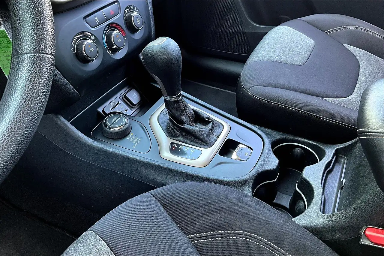 Jeep Cherokee снимка Jeep Cherokee