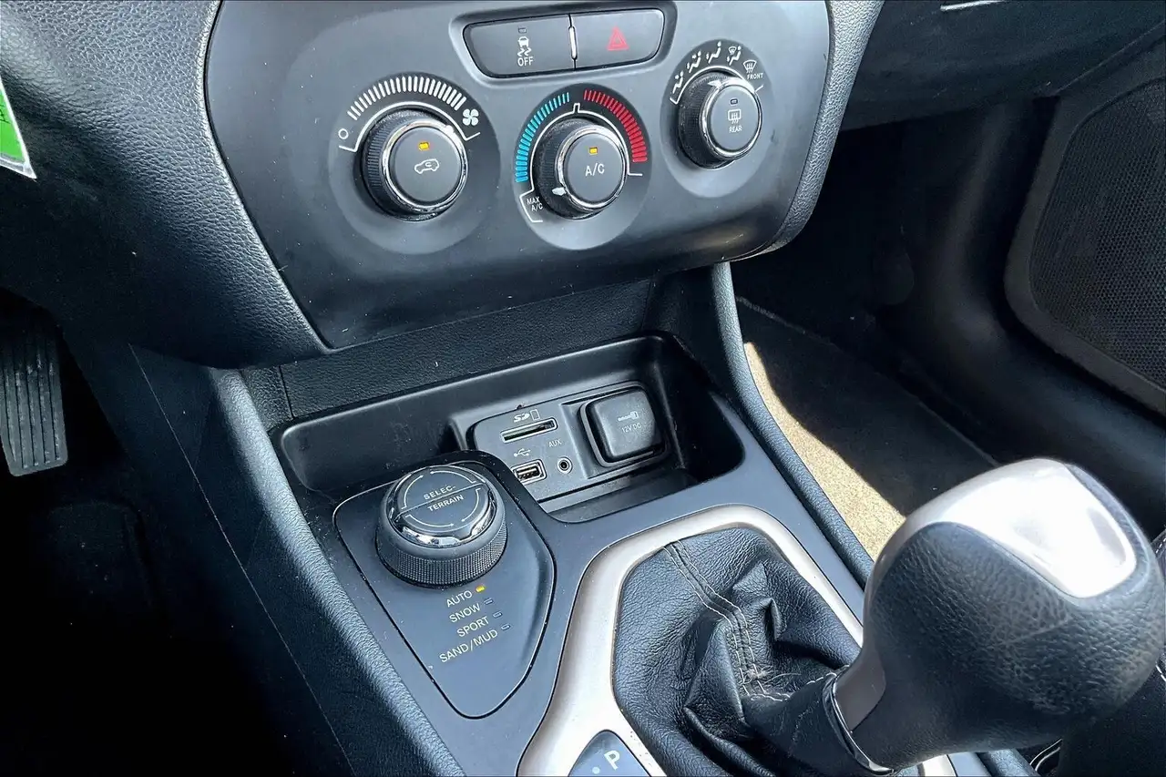 Jeep Cherokee снимка Jeep Cherokee