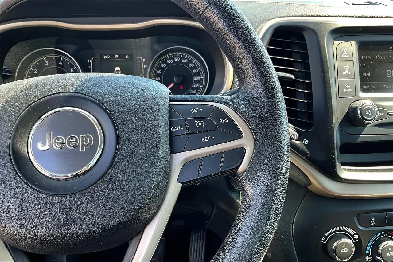 Jeep Cherokee снимка Jeep Cherokee