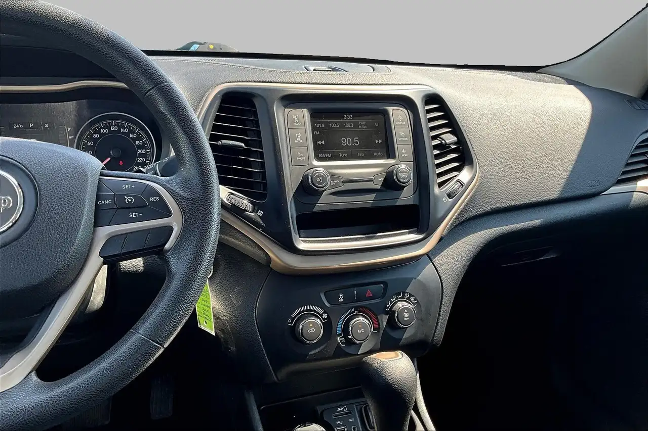 Jeep Cherokee снимка Jeep Cherokee
