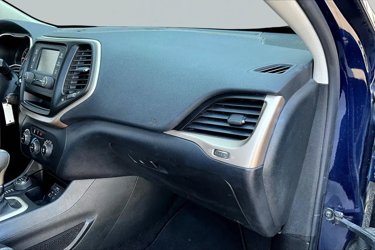 Jeep Cherokee снимка Jeep Cherokee