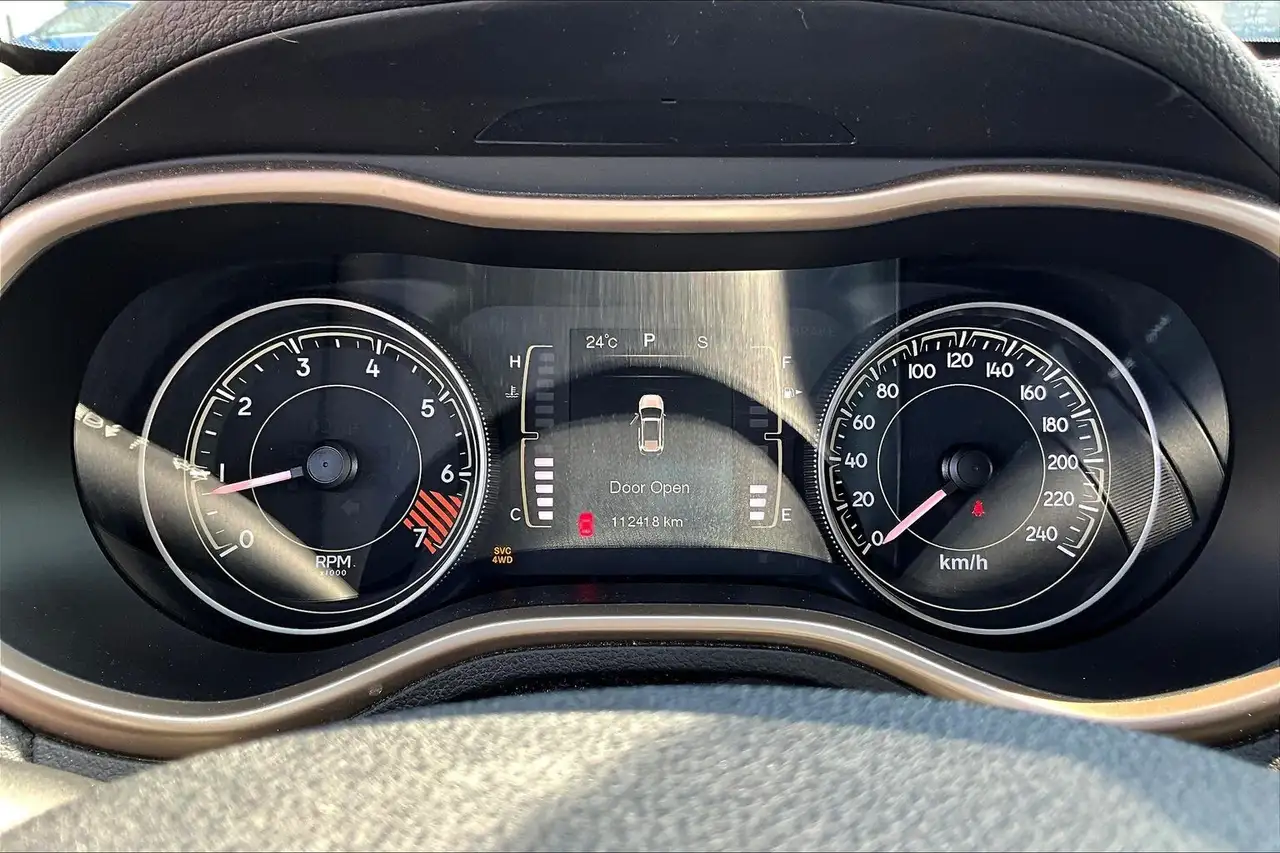 Jeep Cherokee снимка Jeep Cherokee