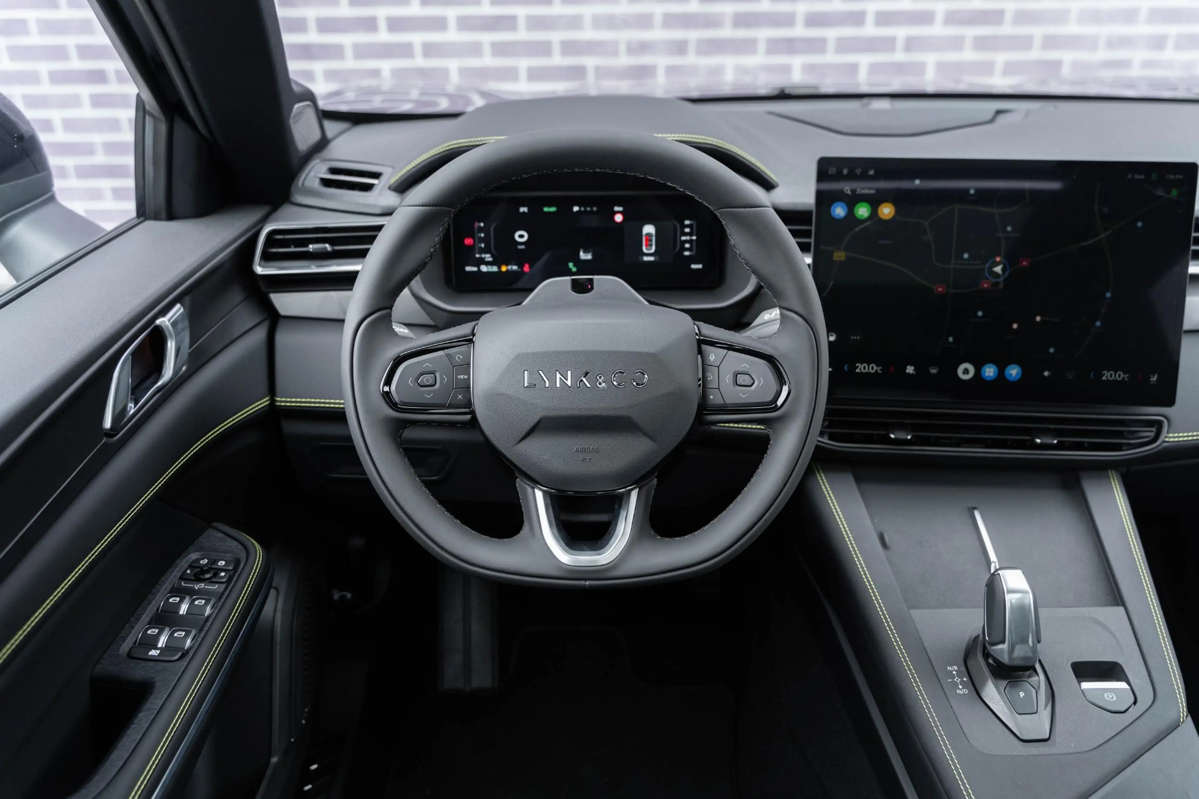 Lynk & Co 01 Plug-in Hybrid 1.5 More | Trekhaak | — photo 2