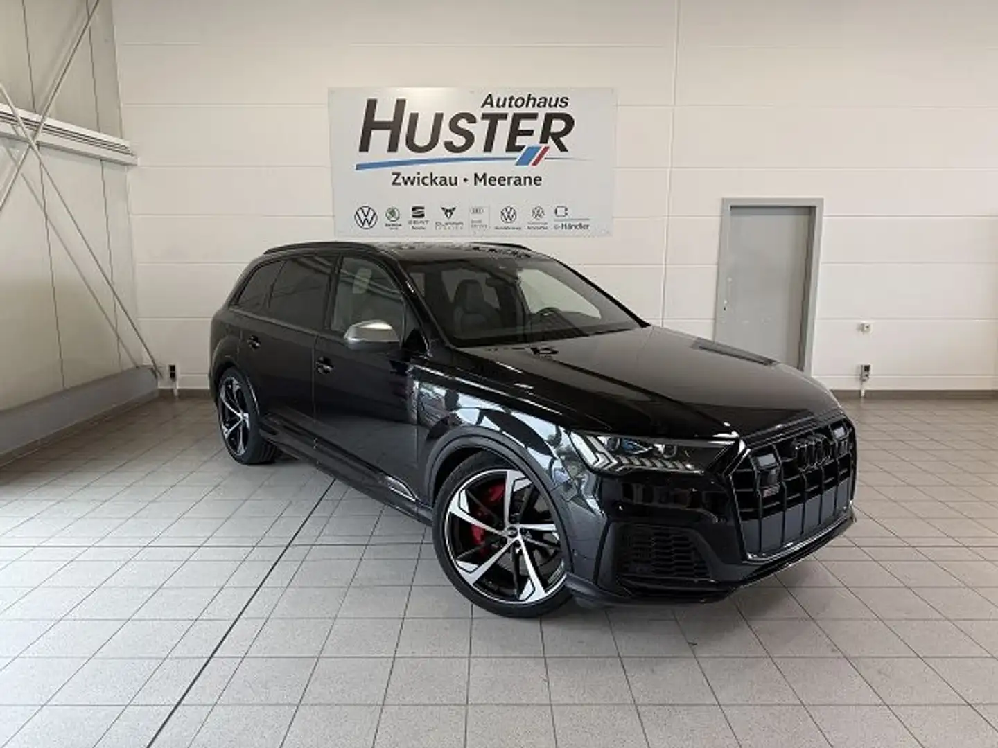 Audi SQ7 4.0 TFSI quattro *AHK,STHZ,PANORAMA,INDIVIDUAL* Černá - 2