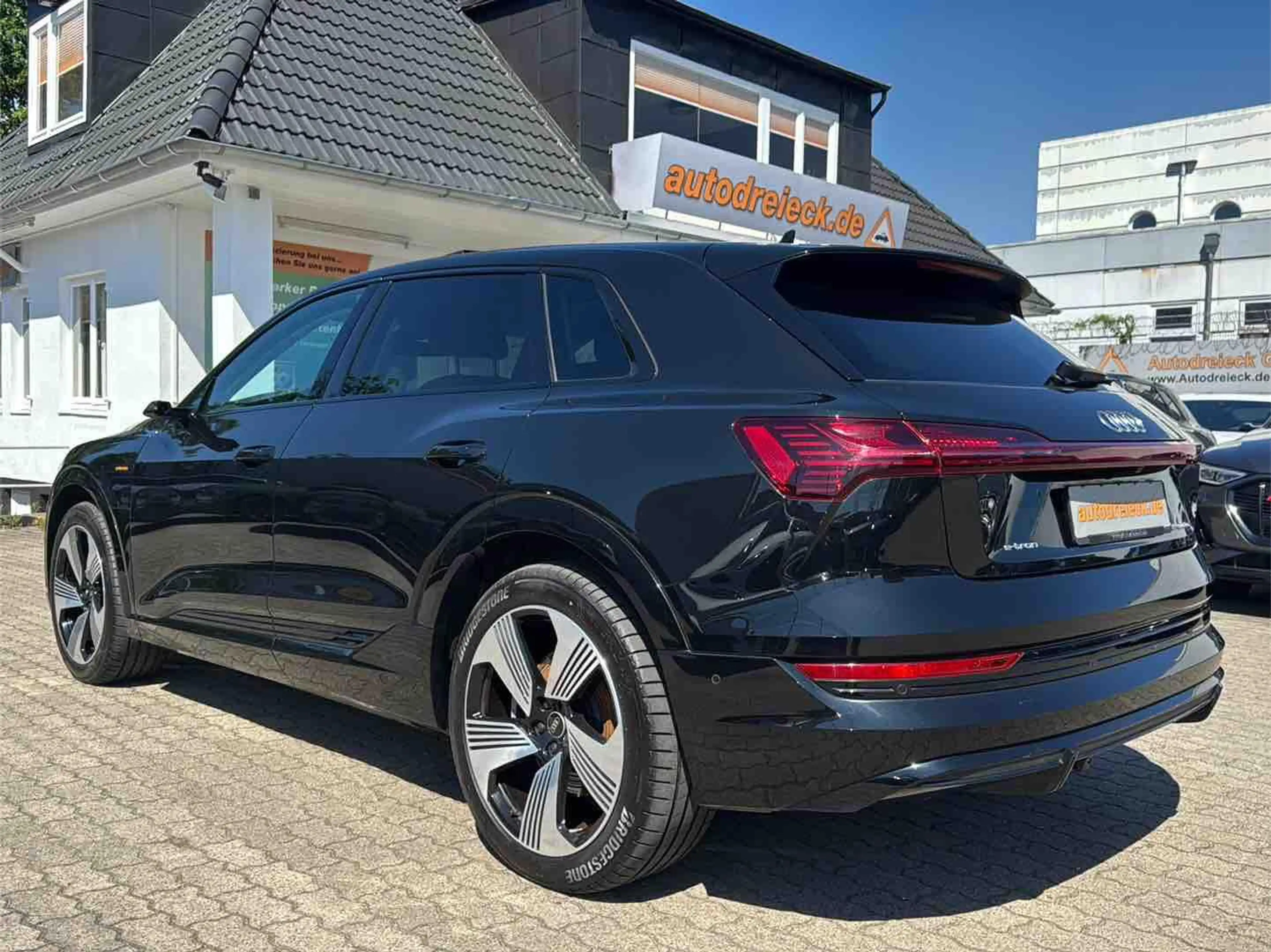 Audi e-tron 55 S line ACC AHK PANO MATRIX 21Z B&O KAM — photo 11