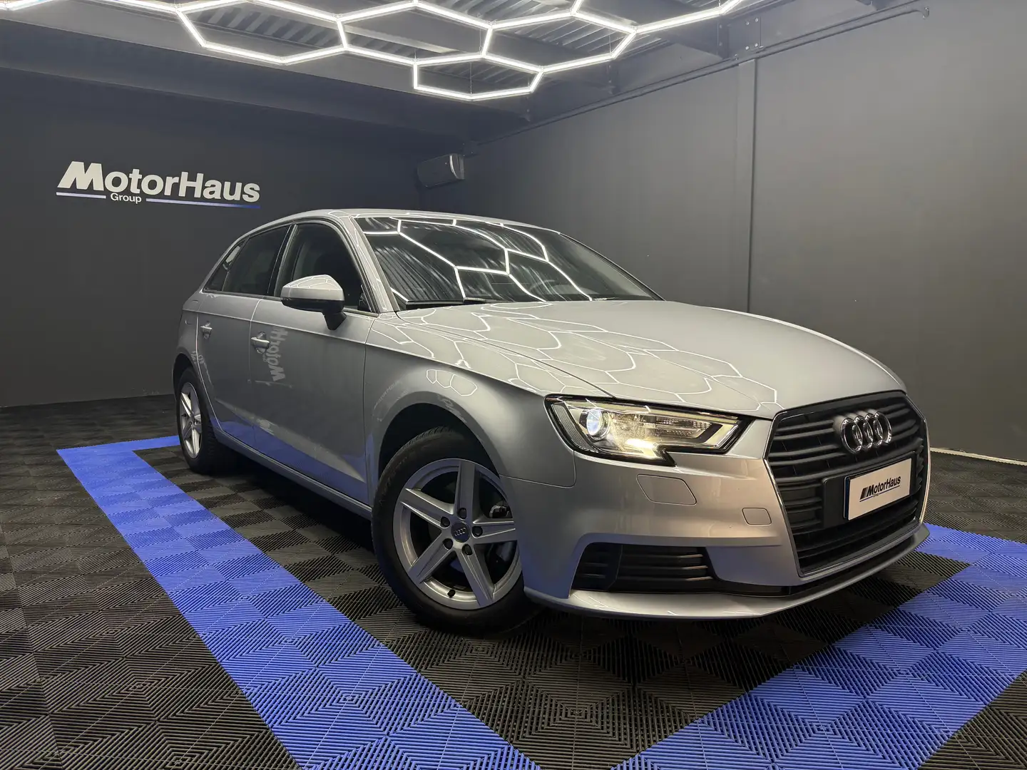 Audi A3 Sportback 30 Business Grigio - 1