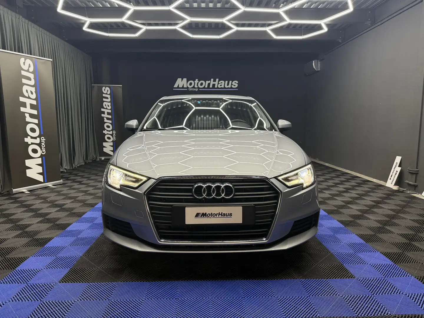 Audi A3 Sportback 30 Business Grigio - 2