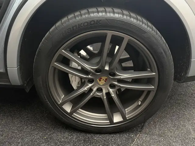 Porsche Cayenne view 10